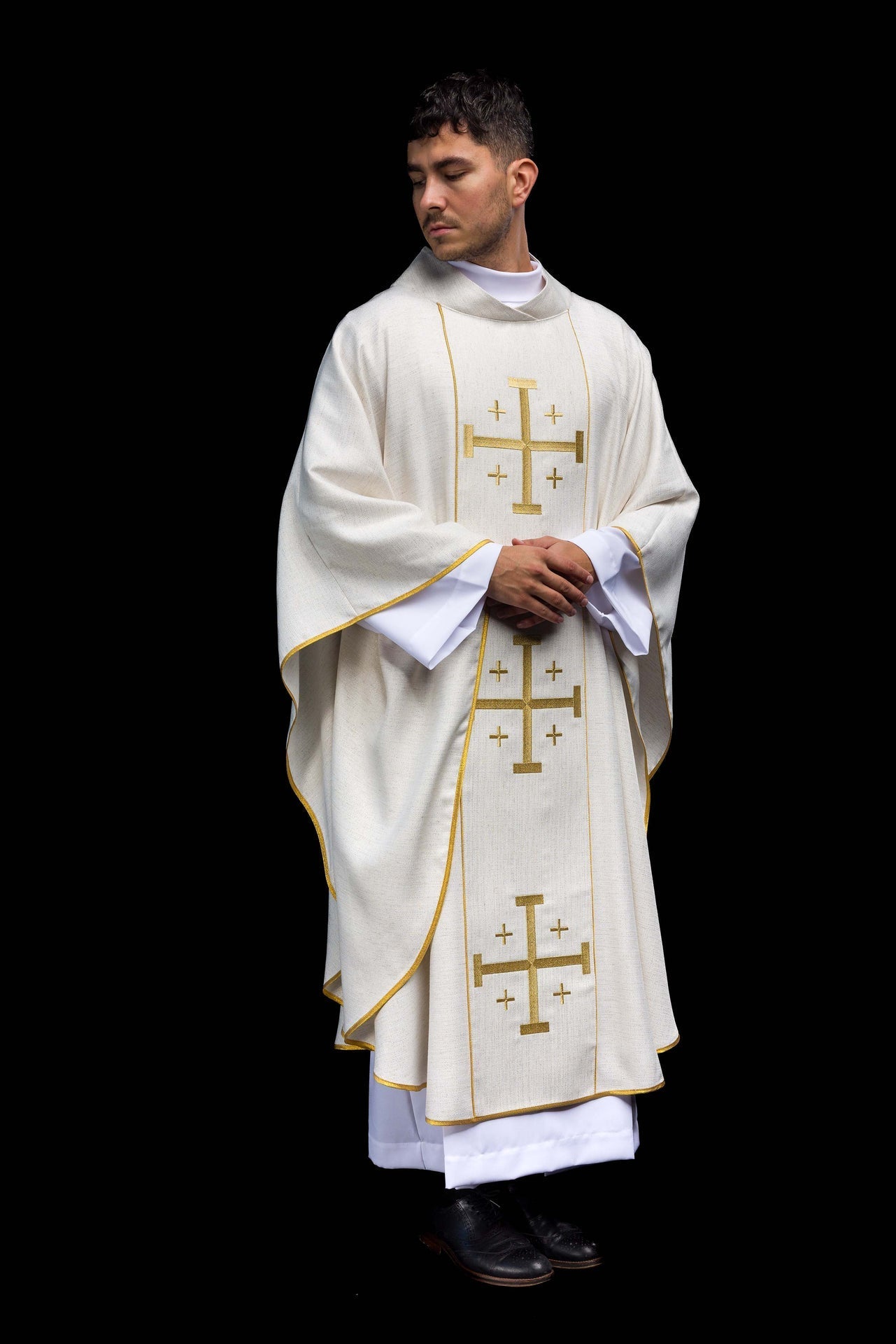 Ornat Liturgiczny Ecru Krzyż Jerozolimski Haftowany - Komplet ze Stułą - SZATYLITURGICZNE.PL