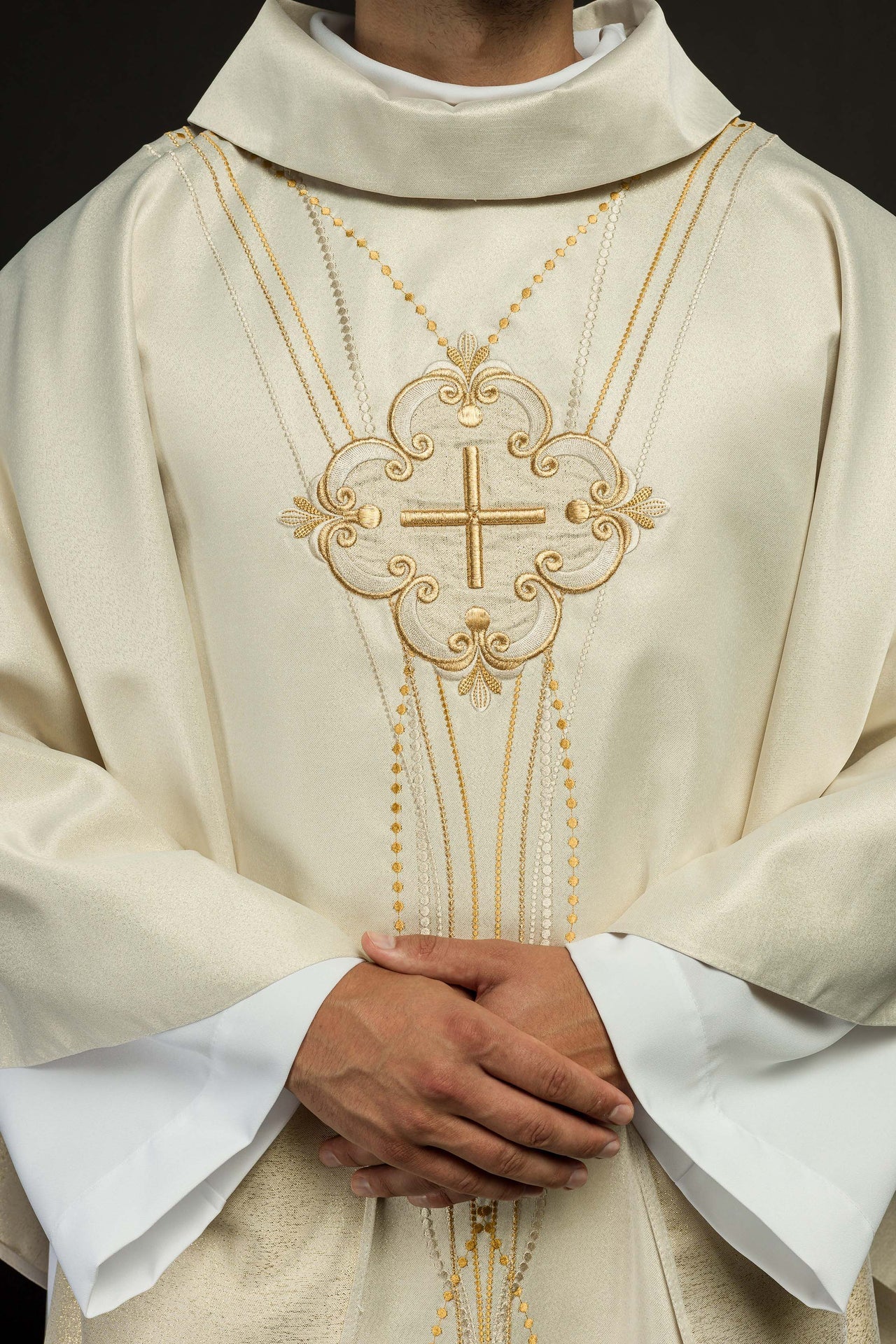 Ornat Liturgiczny Ecru Różaniec Błyszczący - Edycja Limitowana - SZATYLITURGICZNE.PL