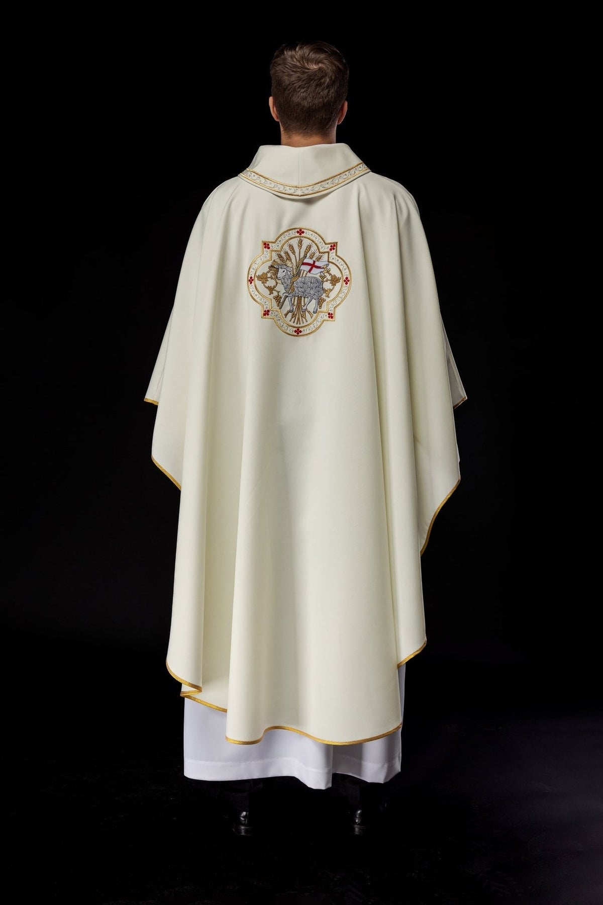 Ornat Liturgiczny Ecru z Haftem Baranka Bożego - Polska Produkcja - SZATYLITURGICZNE.PL