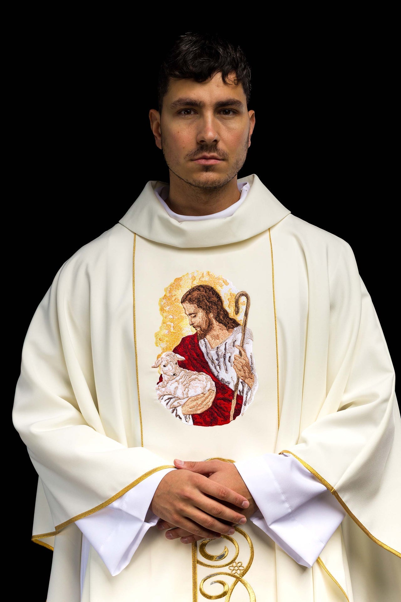 Ornat Liturgiczny Ecru z Haftem Jezus Dobry Pasterz - SZATYLITURGICZNE.PL
