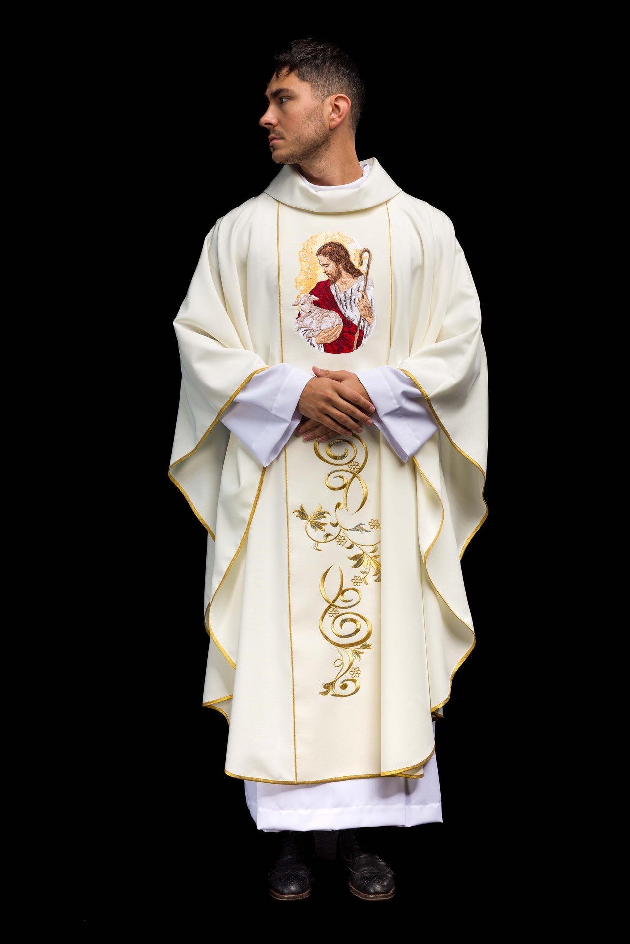 Ornat Liturgiczny Ecru z Haftem Jezus Dobry Pasterz - SZATYLITURGICZNE.PL
