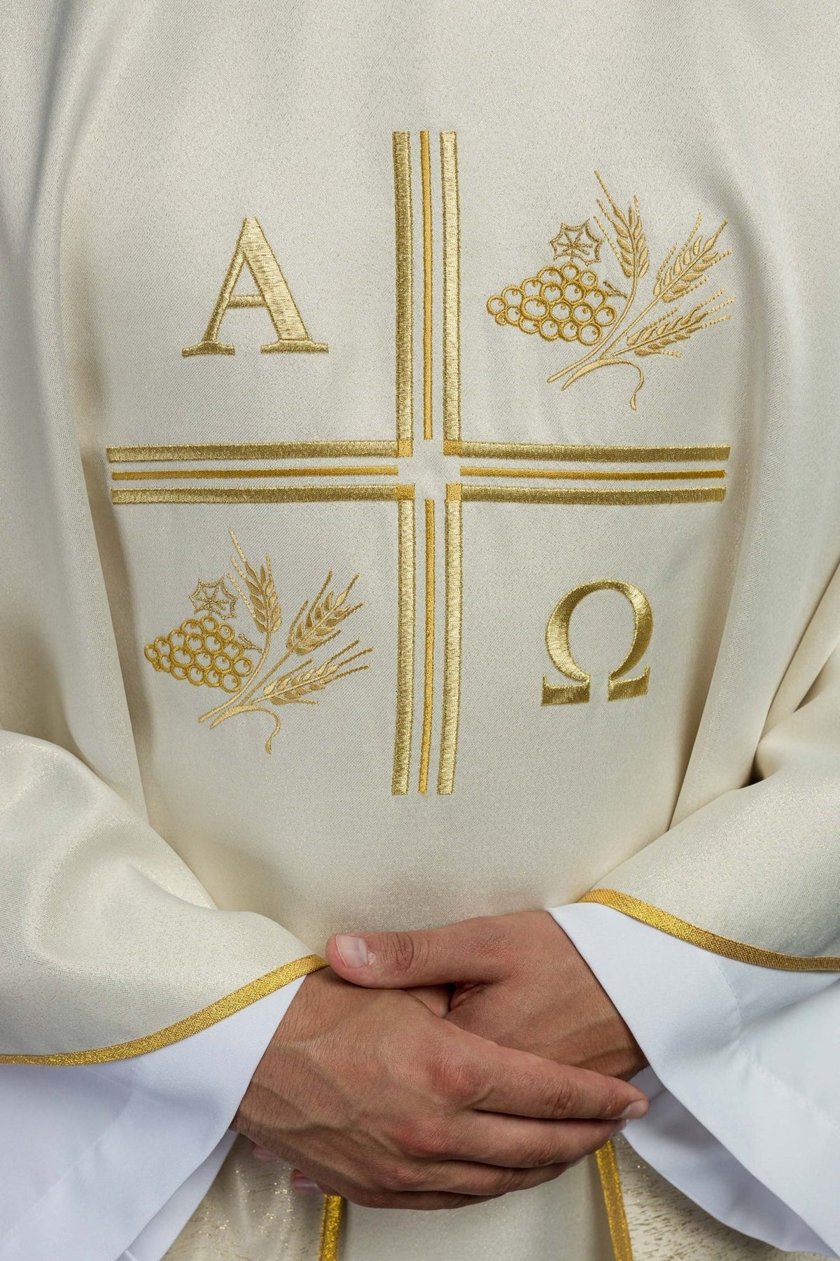 Ornat Liturgiczny Ecru z Haftem Krzyża, Alfa i Omega - Kłosy - SZATYLITURGICZNE.PL
