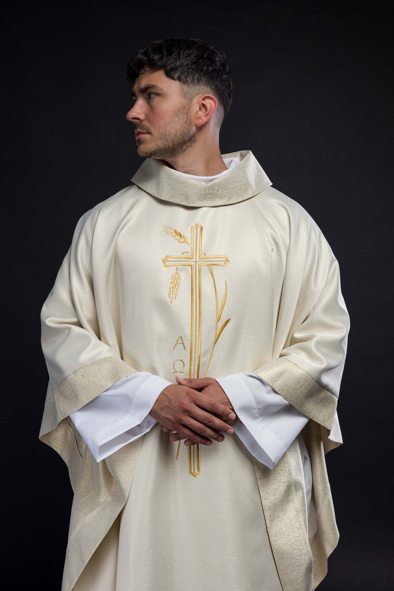 Ornat Liturgiczny Ecru z Haftem Krzyża i Kłosa - Elegancki - SZATYLITURGICZNE.PL
