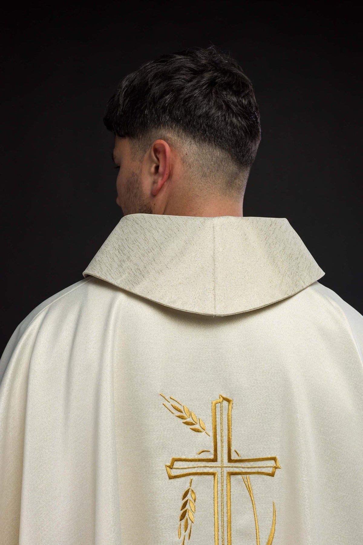 Ornat Liturgiczny Ecru z Haftem Krzyża i Kłosa - Elegancki - SZATYLITURGICZNE.PL