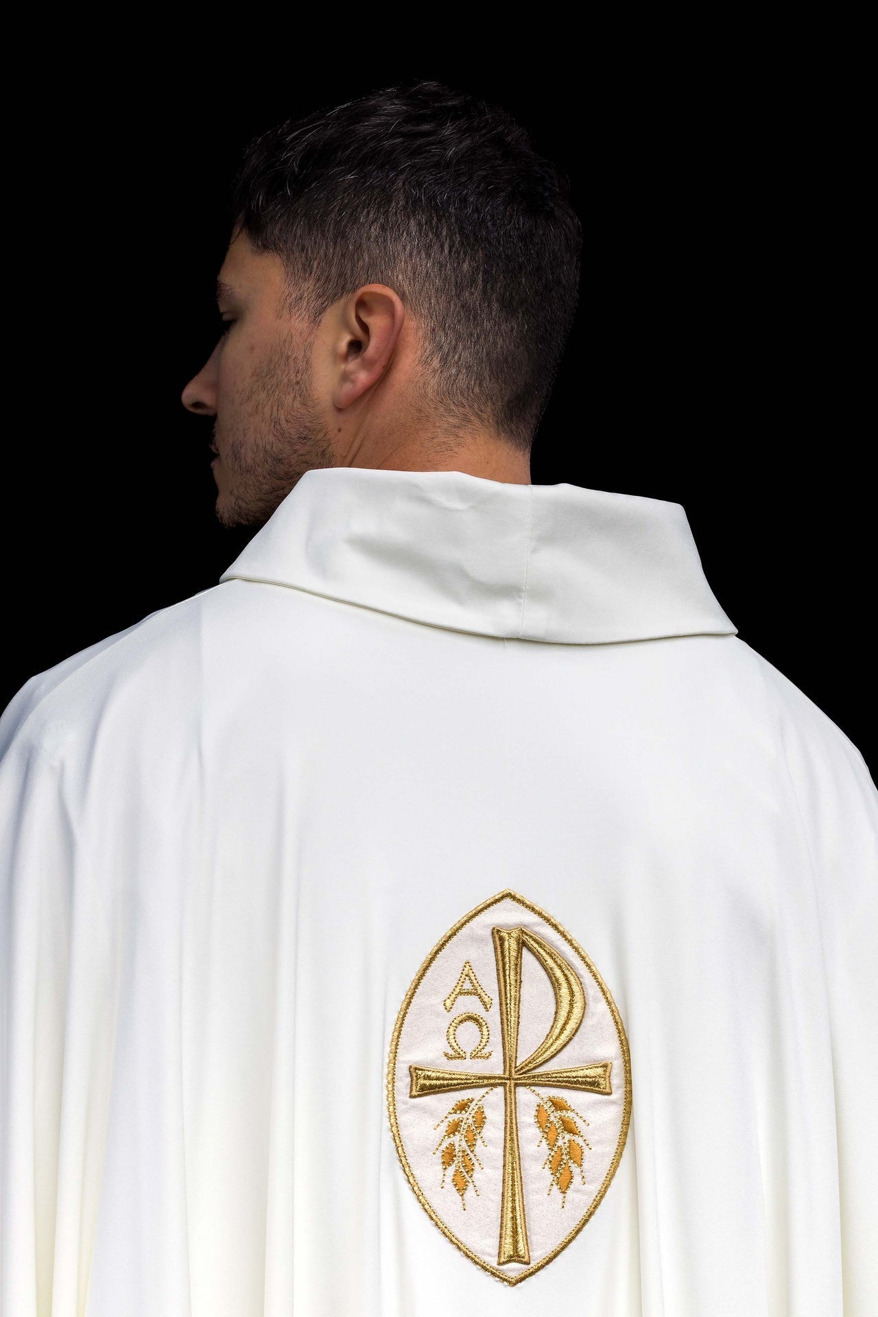 Ornat Liturgiczny Ecru z Haftem Krzyża - Lekka Dzianina Sacrolite - SZATYLITURGICZNE.PL