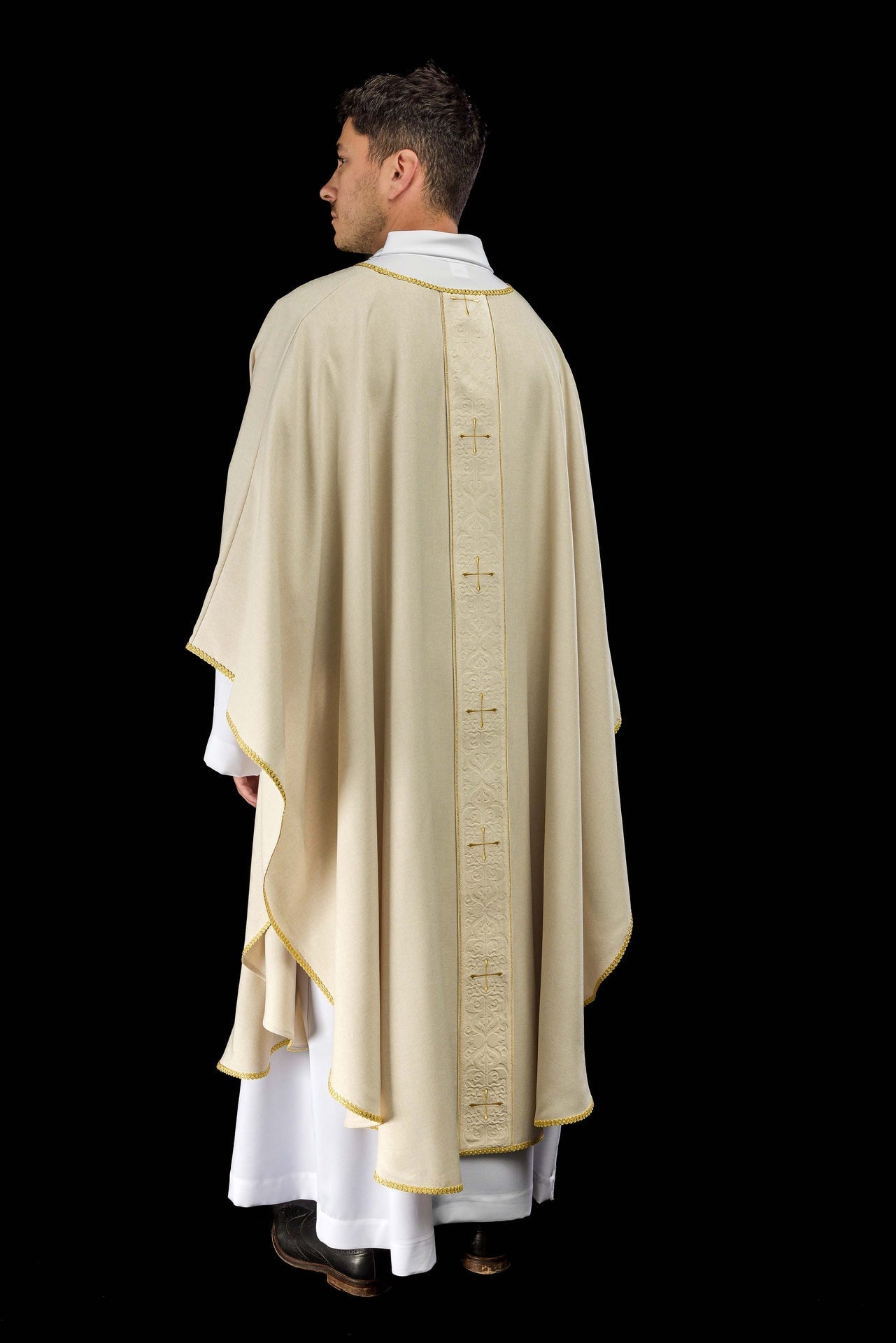 Ornat Liturgiczny Ecru z Haftem Krzyży - Elegancki i Dostojny - SZATYLITURGICZNE.PL