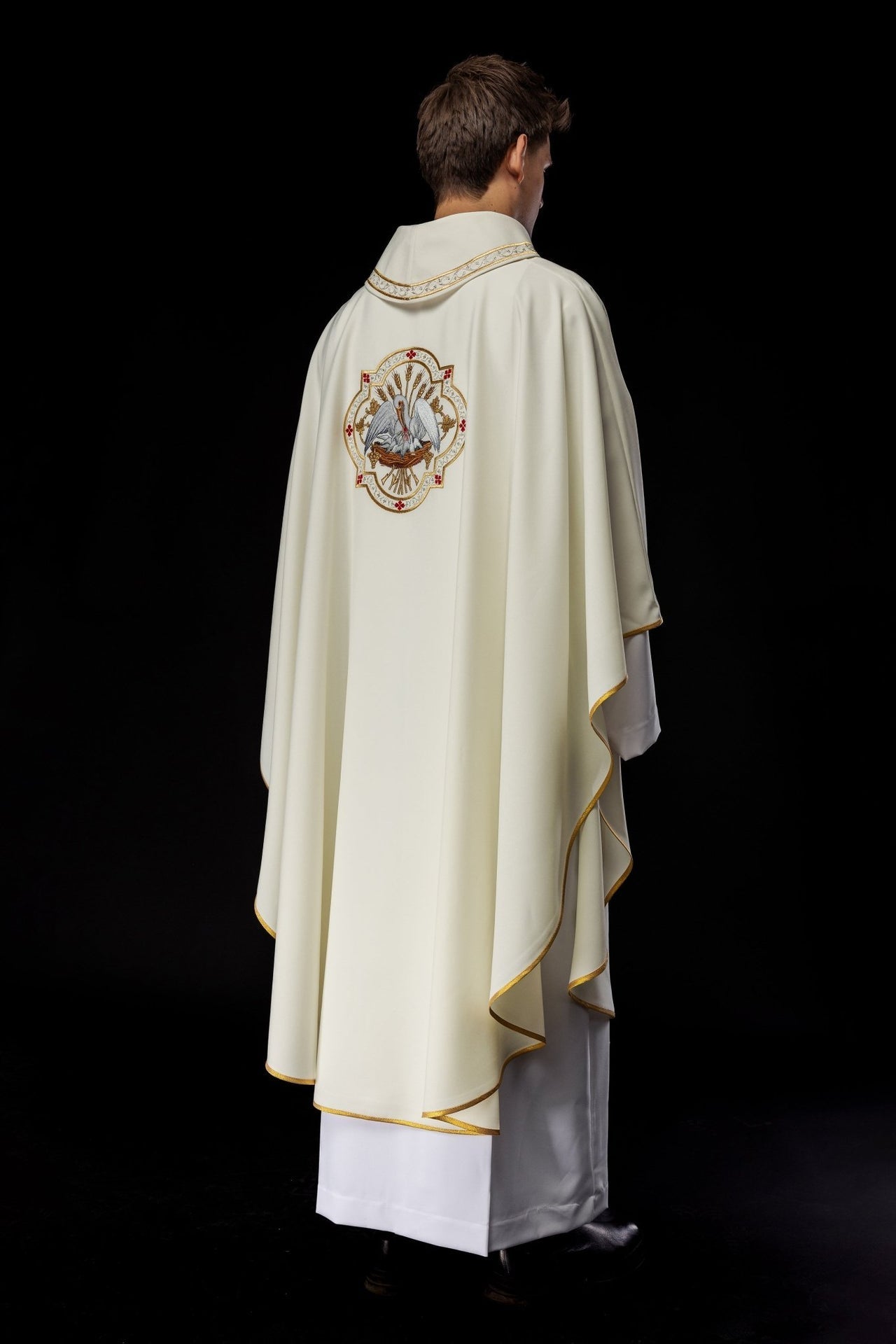 Ornat Liturgiczny Ecru z Haftem Pelikana - Symbolika Eucharystyczna - SZATYLITURGICZNE.PL