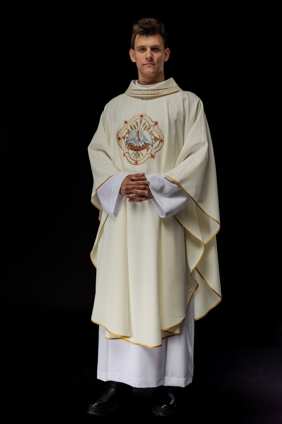 Ornat Liturgiczny Ecru z Haftem Pelikana - Symbolika Eucharystyczna - SZATYLITURGICZNE.PL