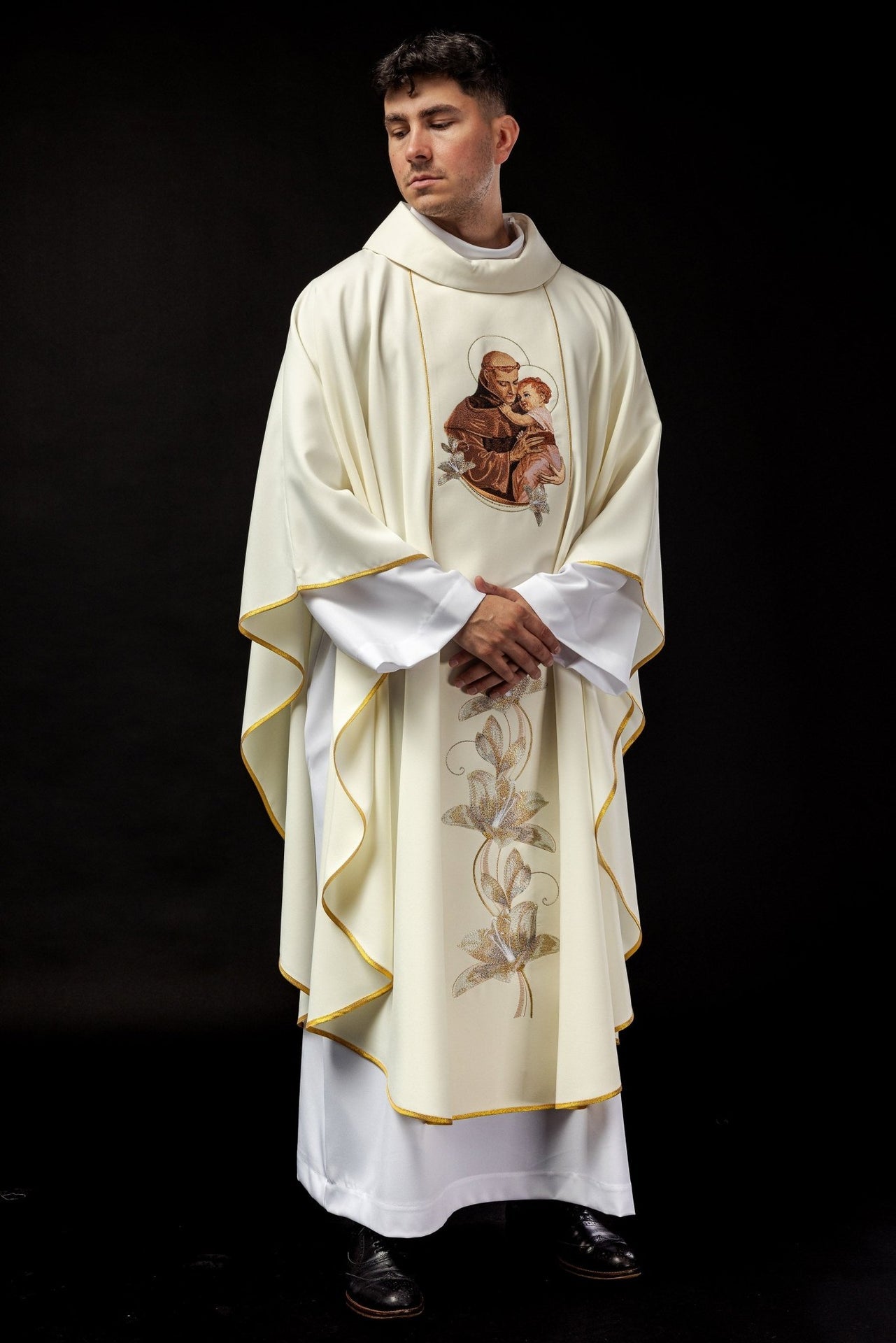Ornat Liturgiczny Ecru z Haftem Św. Antoniego - Polski Produkt - SZATYLITURGICZNE.PL