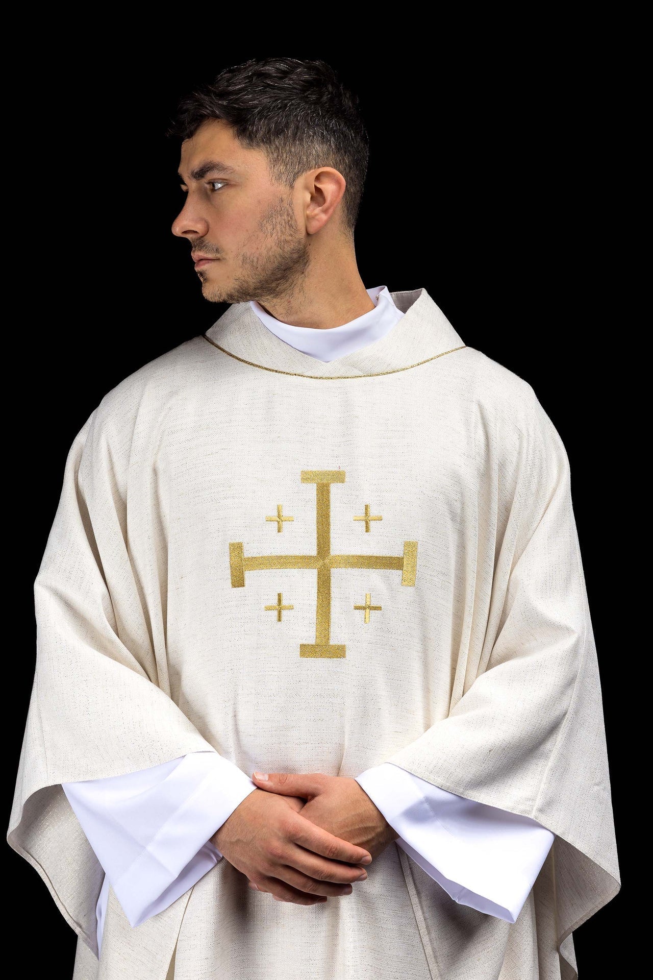 Ornat Liturgiczny Ecru z Haftowanym Krzyżem Jerozolimskim - SZATYLITURGICZNE.PL