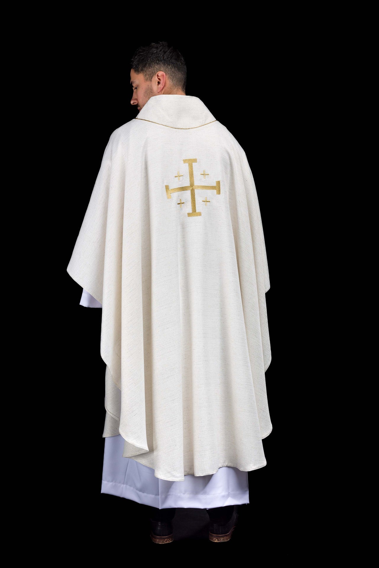 Ornat Liturgiczny Ecru z Haftowanym Krzyżem Jerozolimskim - SZATYLITURGICZNE.PL