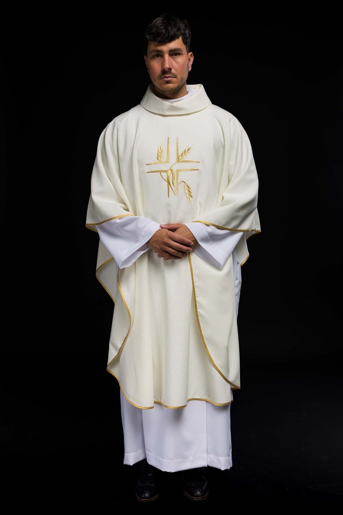 Ornat Liturgiczny Ecru z Haftowanym Krzyżem - Polski Producent - SZATYLITURGICZNE.PL