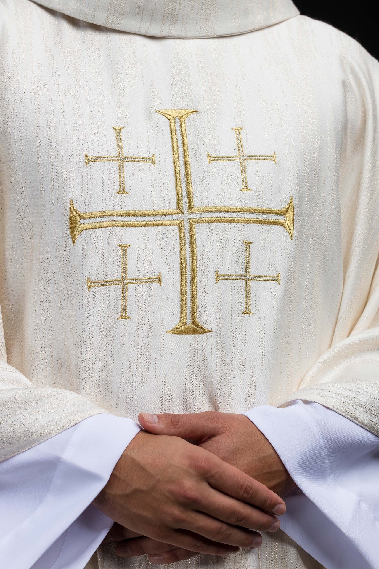 Ornat Liturgiczny Ecru z Krzyżem Jerozolimskim - Haftowany - SZATYLITURGICZNE.PL