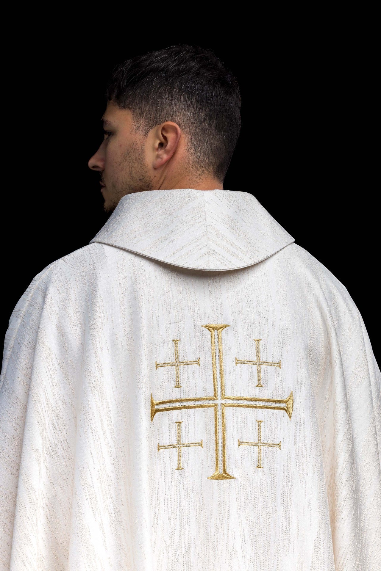Ornat Liturgiczny Ecru z Krzyżem Jerozolimskim - Haftowany - SZATYLITURGICZNE.PL