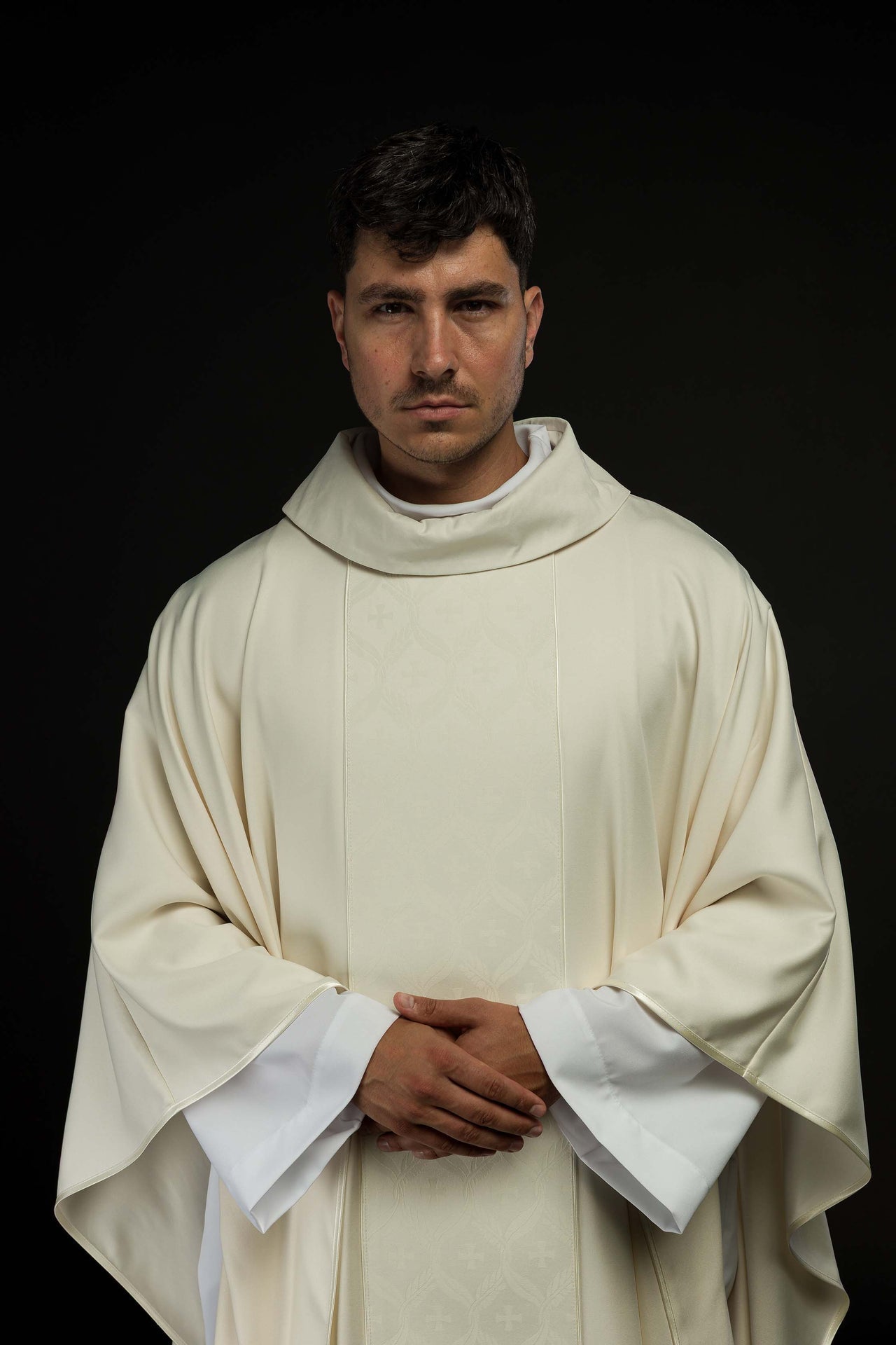 Ornat Liturgiczny Ecru z Żakardowym Pasem Krzyże - Polski Produkt - SZATYLITURGICZNE.PL