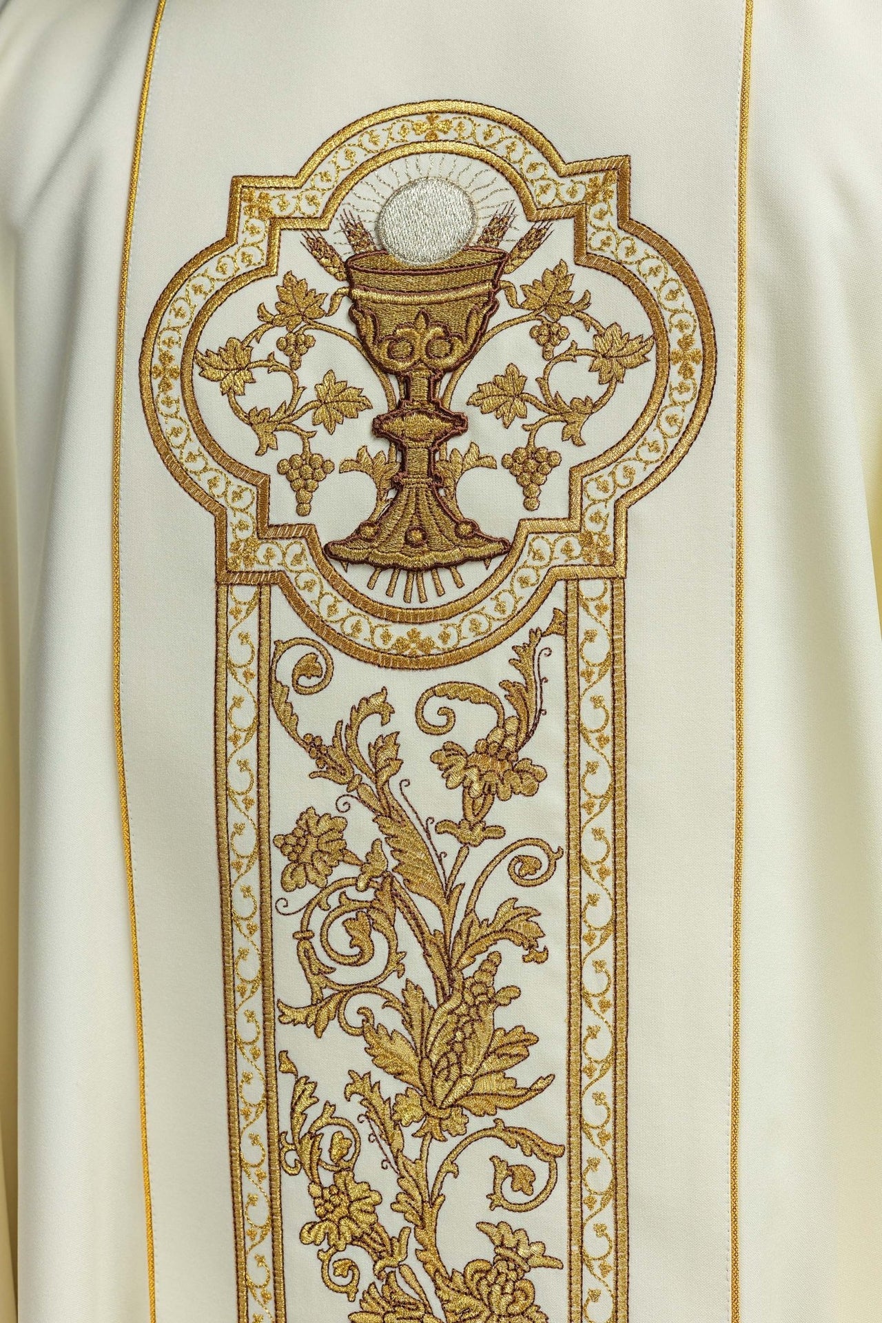 Ornat Liturgiczny Ecru Złoty Kielich IHS Haft - Polski Producent - SZATYLITURGICZNE.PL