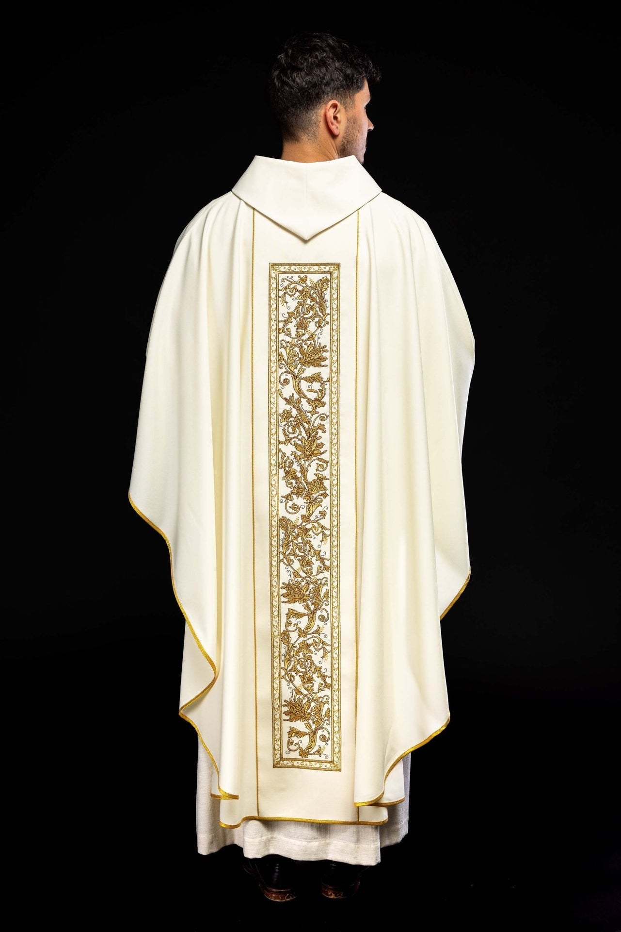 Ornat Liturgiczny Ecru Złoty Kielich IHS Haft - Polski Producent - SZATYLITURGICZNE.PL