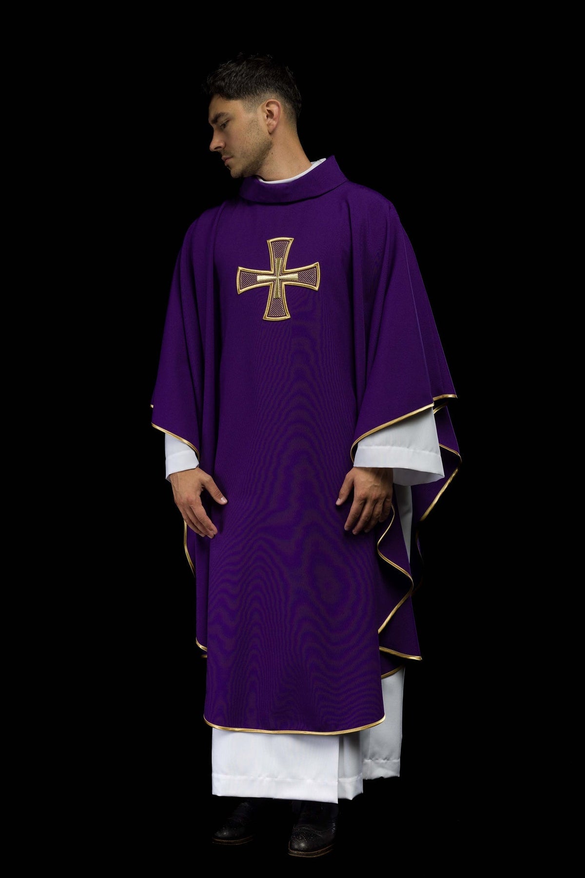 Ornat Liturgiczny Fioletowy IHS Haft Złotą Nicią - Polski Producent - SZATYLITURGICZNE.PL