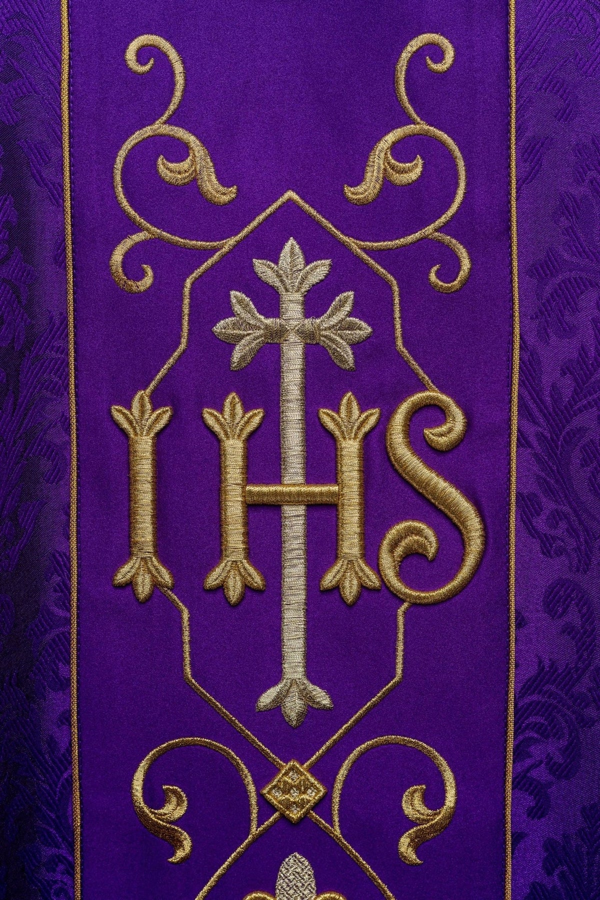 Ornat Liturgiczny Fioletowy IHS Haftowany - Elegancka Elanowełna - SZATYLITURGICZNE.PL