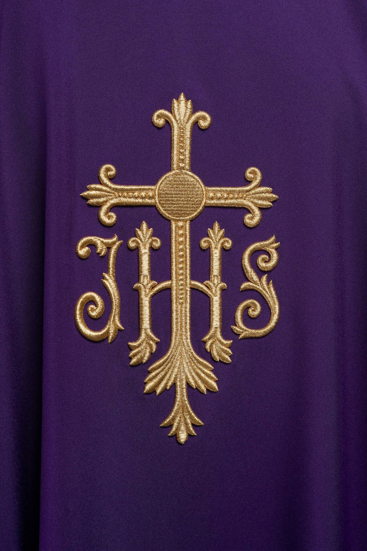 Ornat Liturgiczny Fioletowy IHS - Złoty Haft Eucharystyczny i Krzyż - SZATYLITURGICZNE.PL