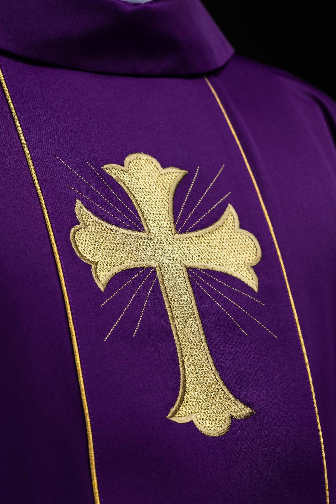 Ornat Liturgiczny Fioletowy Krzyż i Kłosy - Złoty Haft - SZATYLITURGICZNE.PL