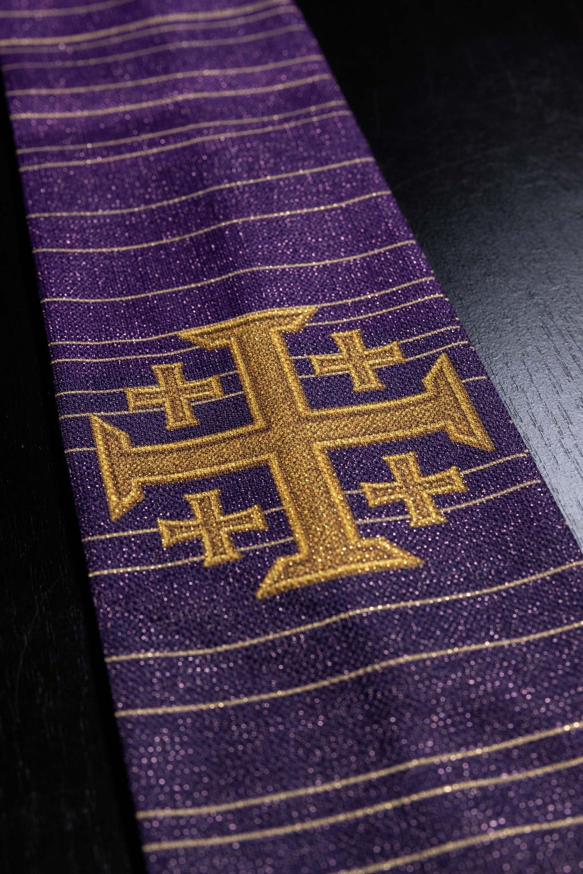 Ornat Liturgiczny Fioletowy Krzyż Jerozolimski Drukowany - SZATYLITURGICZNE.PL
