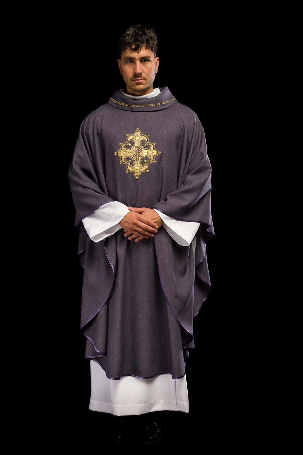 Ornat Liturgiczny Fioletowy Krzyż Złota Lamówka - Polska Produkcja - SZATYLITURGICZNE.PL