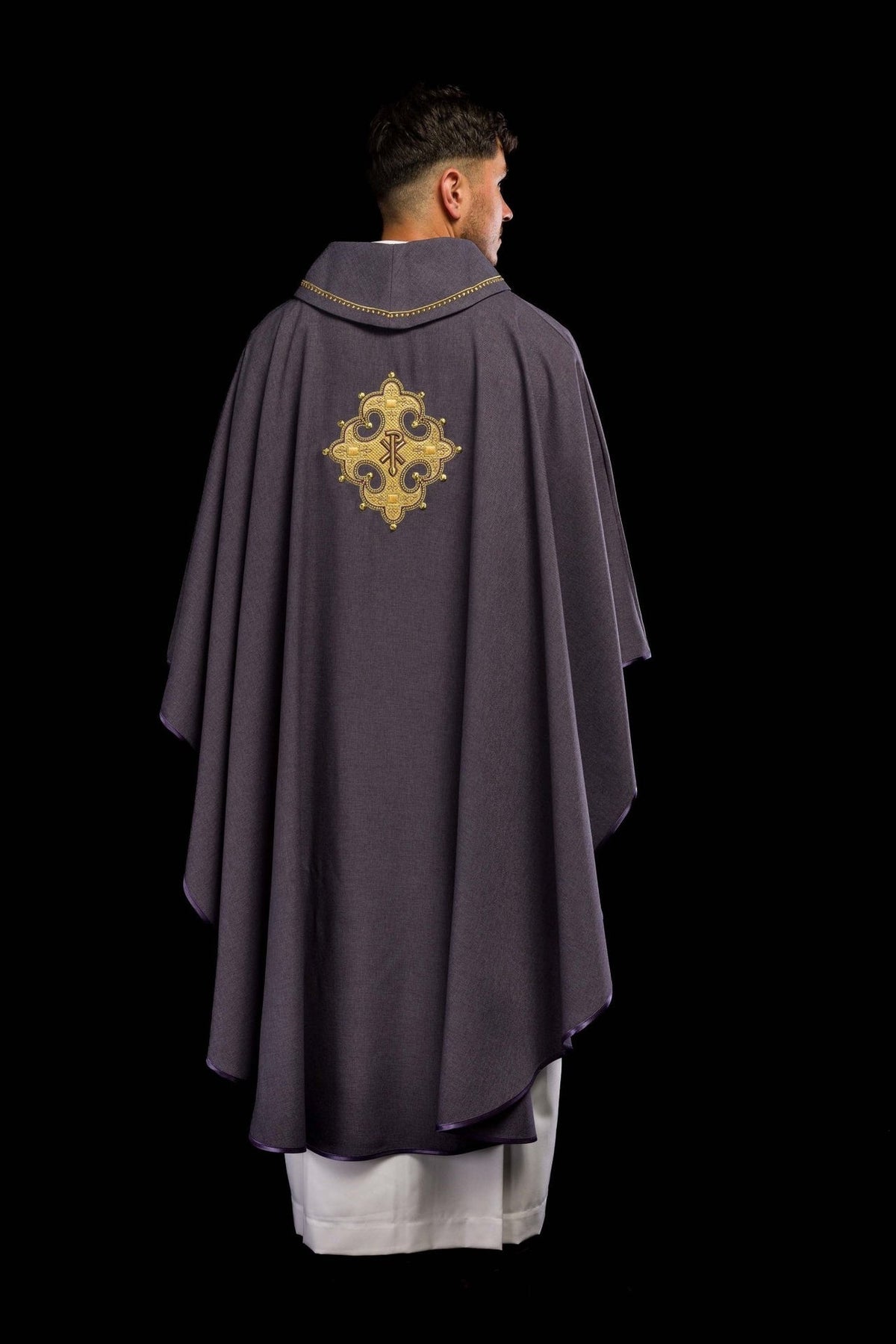 Ornat Liturgiczny Fioletowy Krzyż Złota Lamówka - Polska Produkcja - SZATYLITURGICZNE.PL