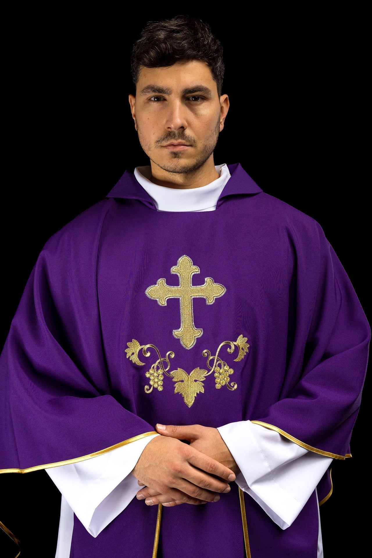 Ornat Liturgiczny Fioletowy z Haftowanym Krzyżem i Stułą - SZATYLITURGICZNE.PL