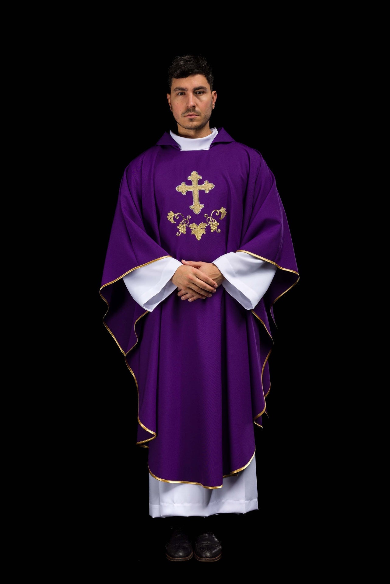 Ornat Liturgiczny Fioletowy z Haftowanym Krzyżem i Stułą - SZATYLITURGICZNE.PL