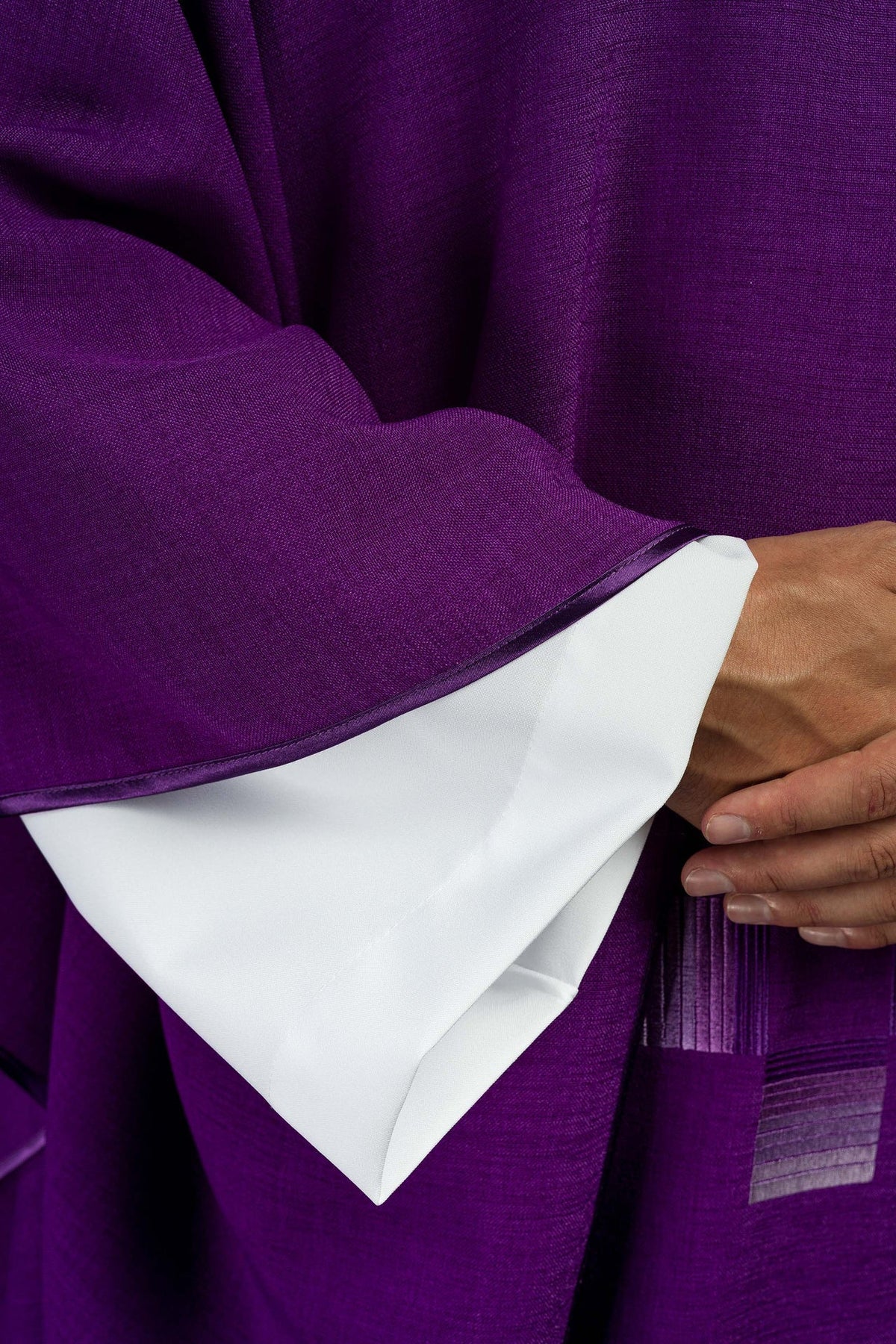 Ornat Liturgiczny Fioletowy z Haftowanymi Krzyżami - Adwent i Wielki Post - SZATYLITURGICZNE.PL