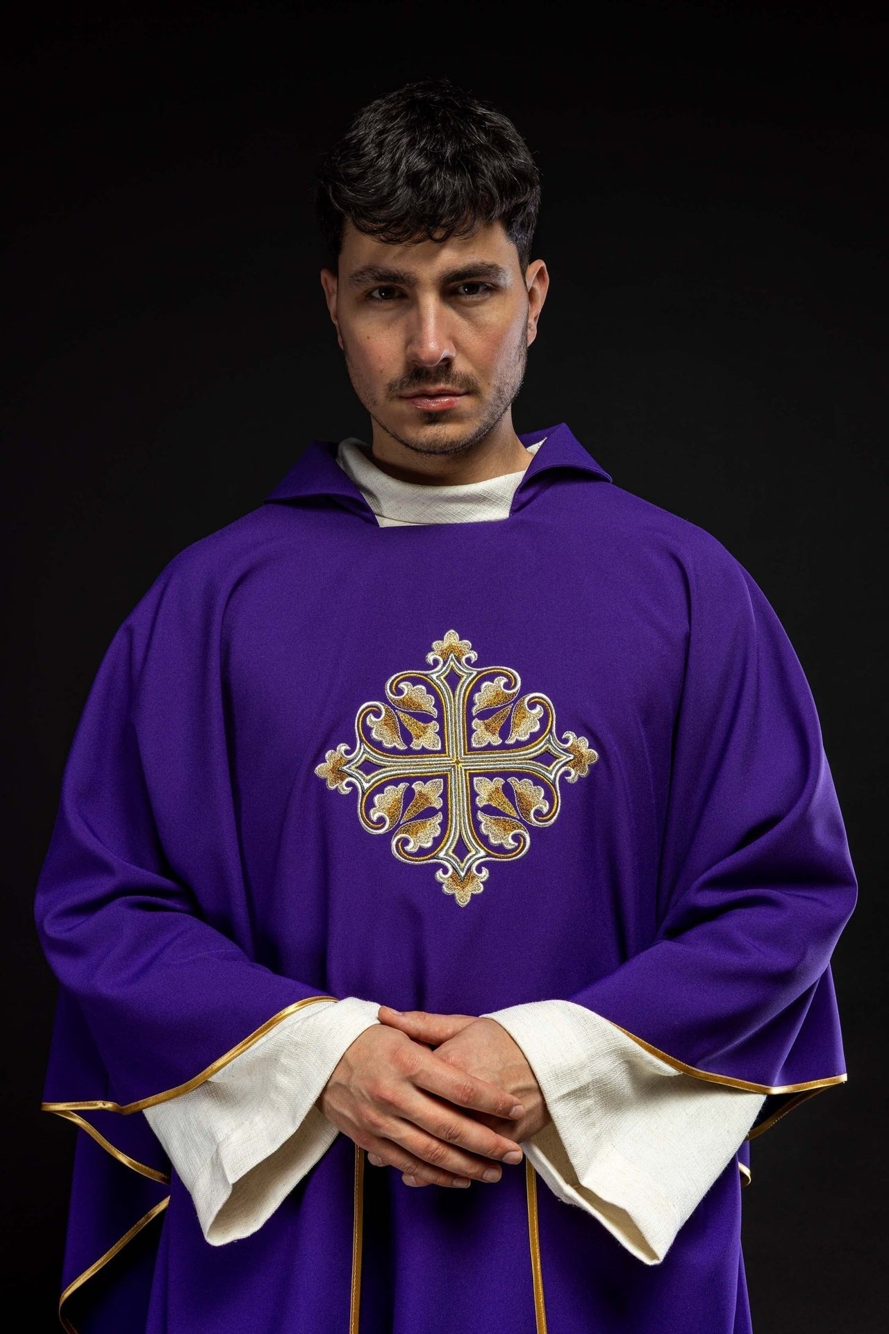 Ornat Liturgiczny Fioletowy z Krzyżem Eucharystycznym i Stułą - SZATYLITURGICZNE.PL