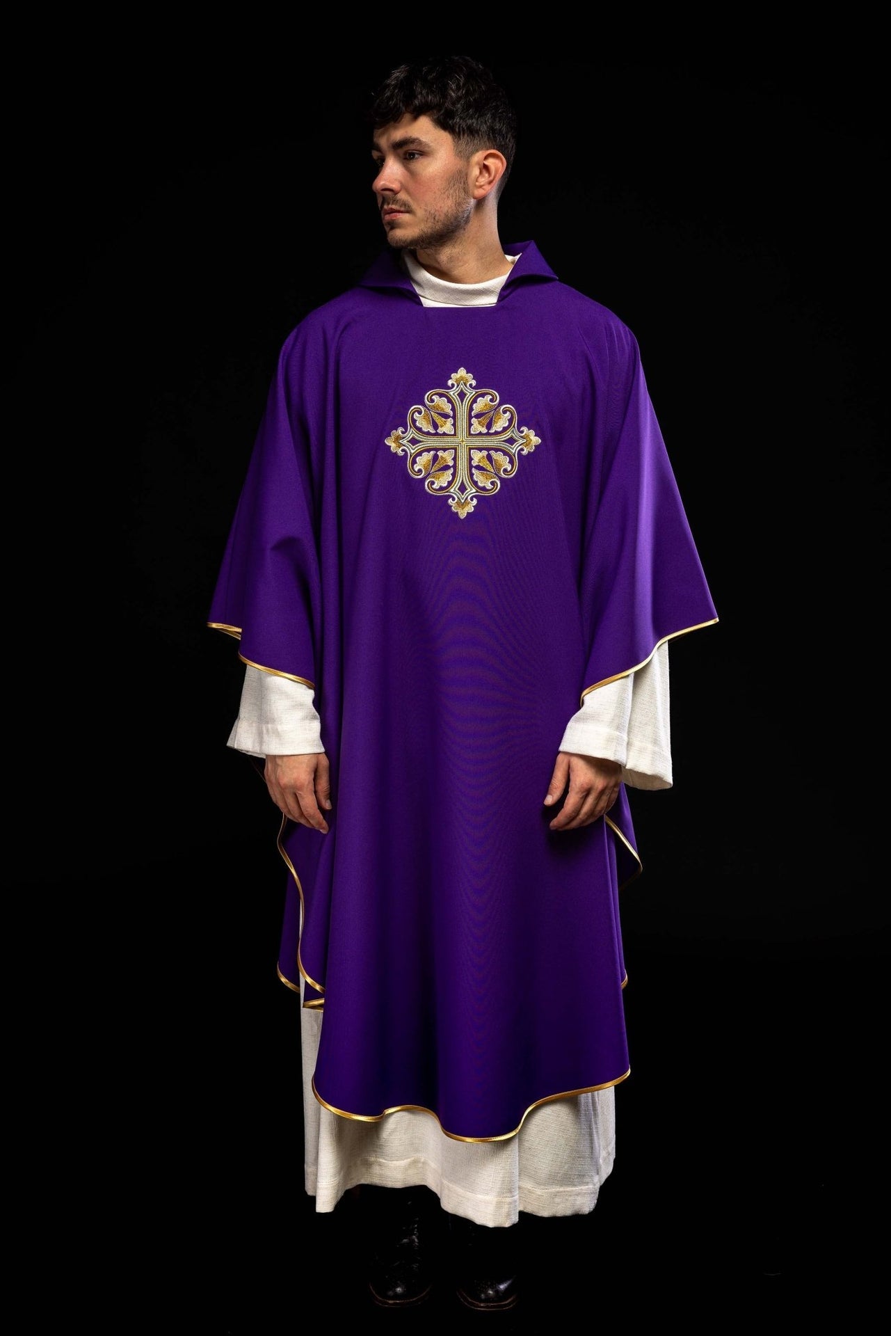Ornat Liturgiczny Fioletowy z Krzyżem Eucharystycznym i Stułą - SZATYLITURGICZNE.PL