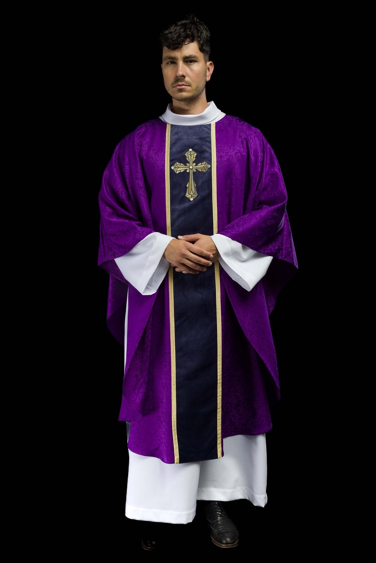 Ornat Liturgiczny Fioletowy Żakardowy z Haftem Krzyża - Adwent i Wielki Post - SZATYLITURGICZNE.PL