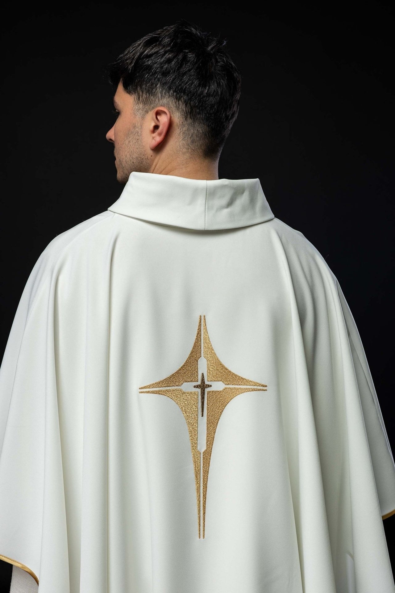 Ornat Liturgiczny Haftowany Krzyż Złota Nić - Wszystkie Kolory - SZATYLITURGICZNE.PL