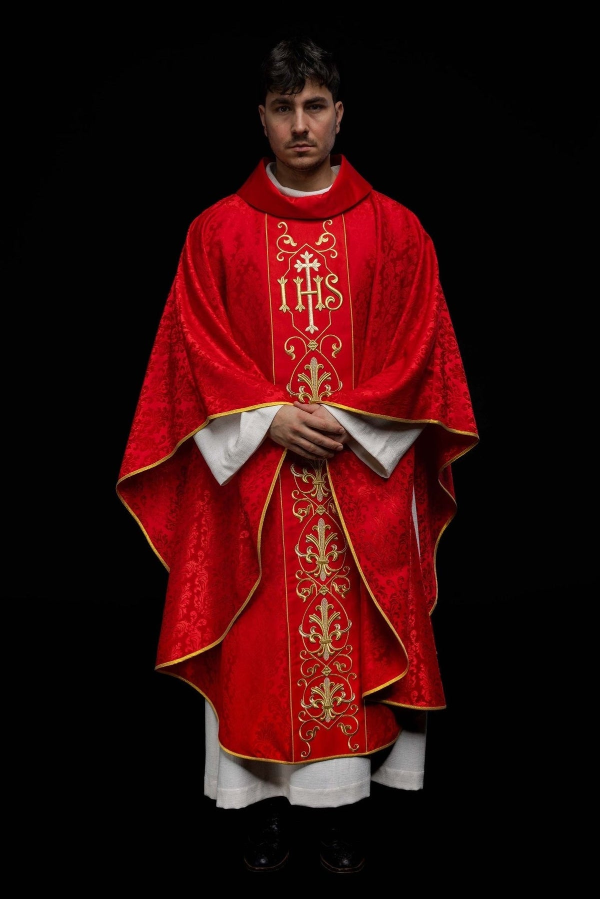 Ornat Liturgiczny IHS Czerwony z Haftem - Polska Produkcja - SZATYLITURGICZNE.PL