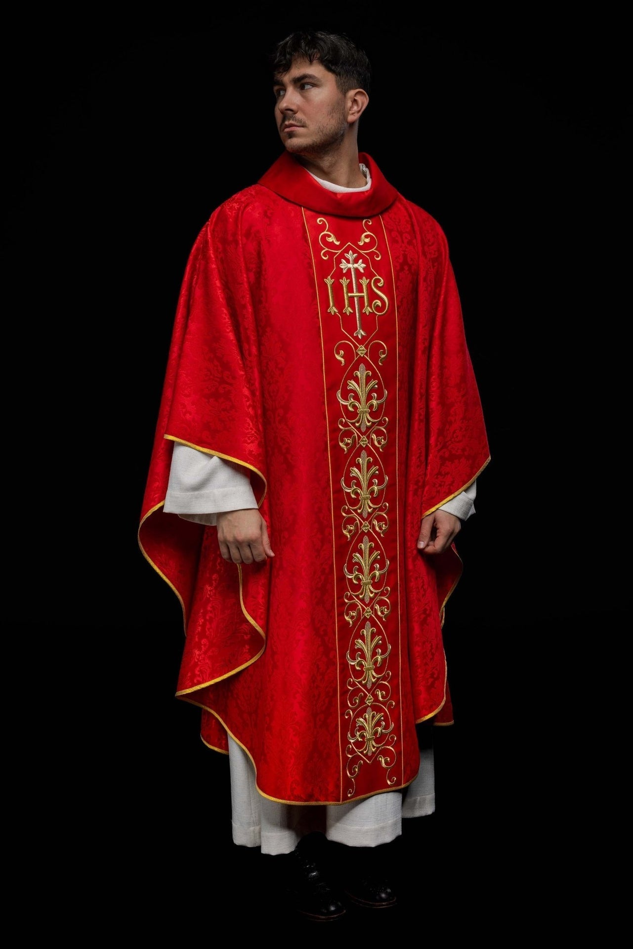 Ornat Liturgiczny IHS Czerwony z Haftem - Polska Produkcja - SZATYLITURGICZNE.PL