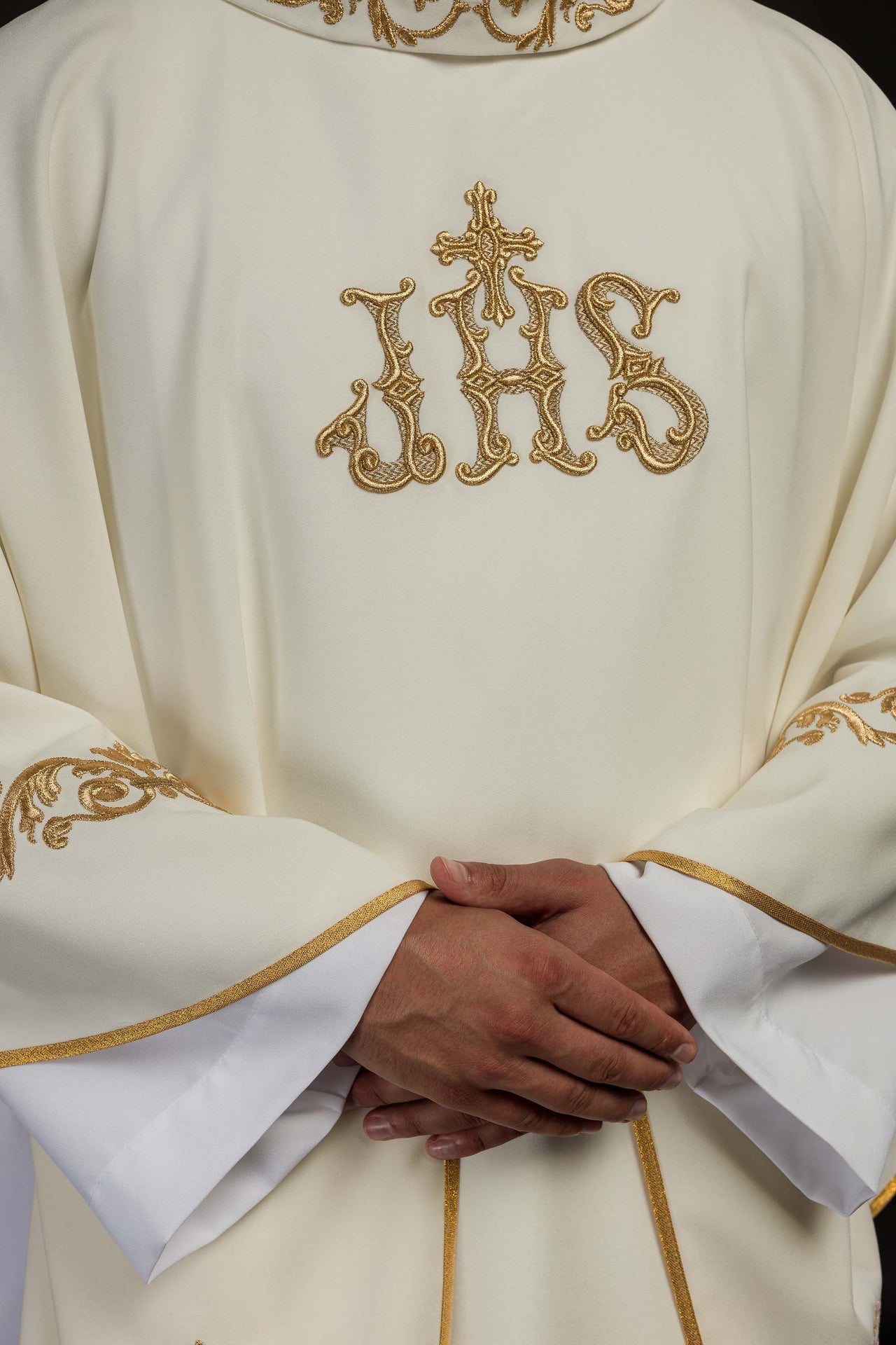 Ornat Liturgiczny IHS Haftowany Złotem - Polskie Rękodzieło - SZATYLITURGICZNE.PL