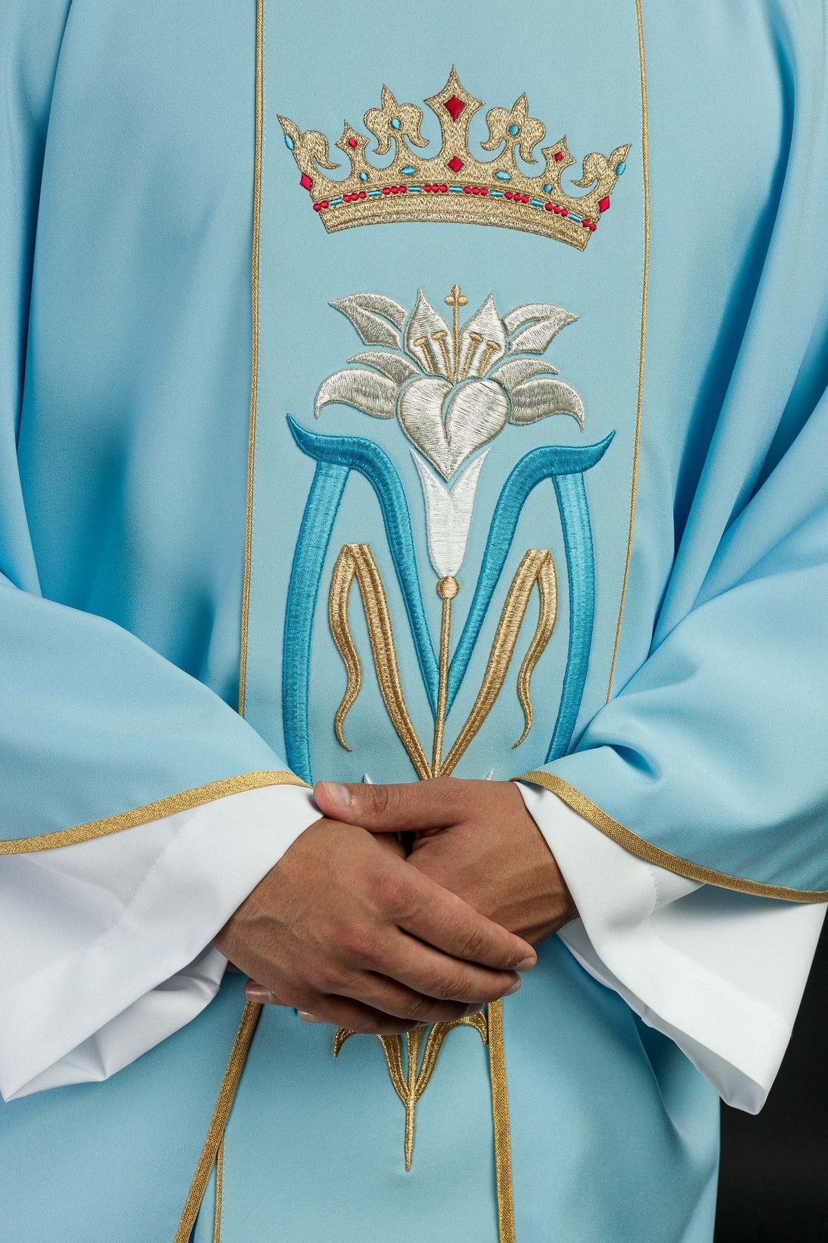Ornat liturgiczny Maryjny haftowany z koroną Niebieski - SZATYLITURGICZNE.PL