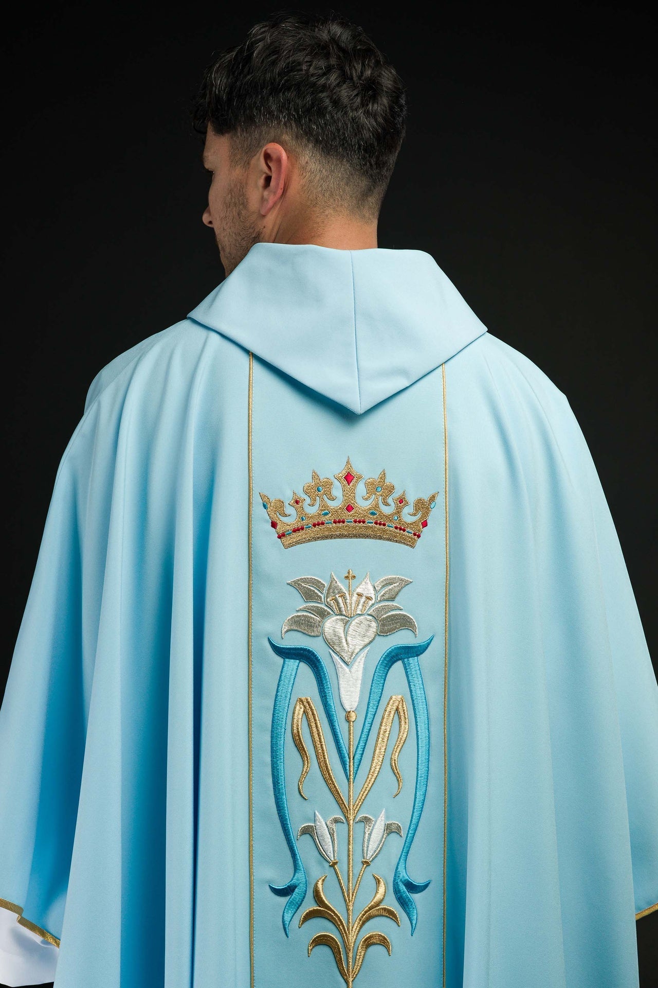 Ornat liturgiczny Maryjny haftowany z koroną Niebieski - SZATYLITURGICZNE.PL