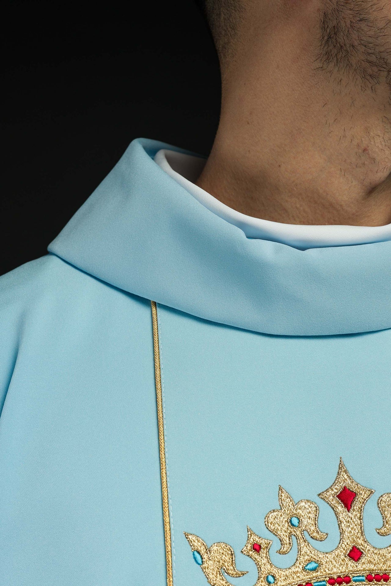 Ornat liturgiczny Maryjny haftowany z koroną Niebieski - SZATYLITURGICZNE.PL
