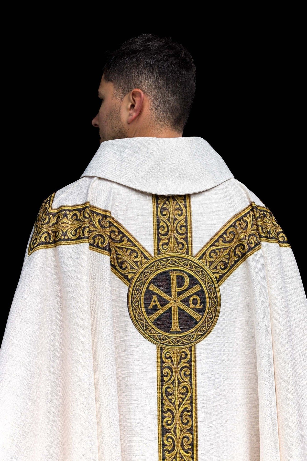 Ornat Liturgiczny Pax Ecru z Złotym Drukiem - Symbol Pokoju - SZATYLITURGICZNE.PL