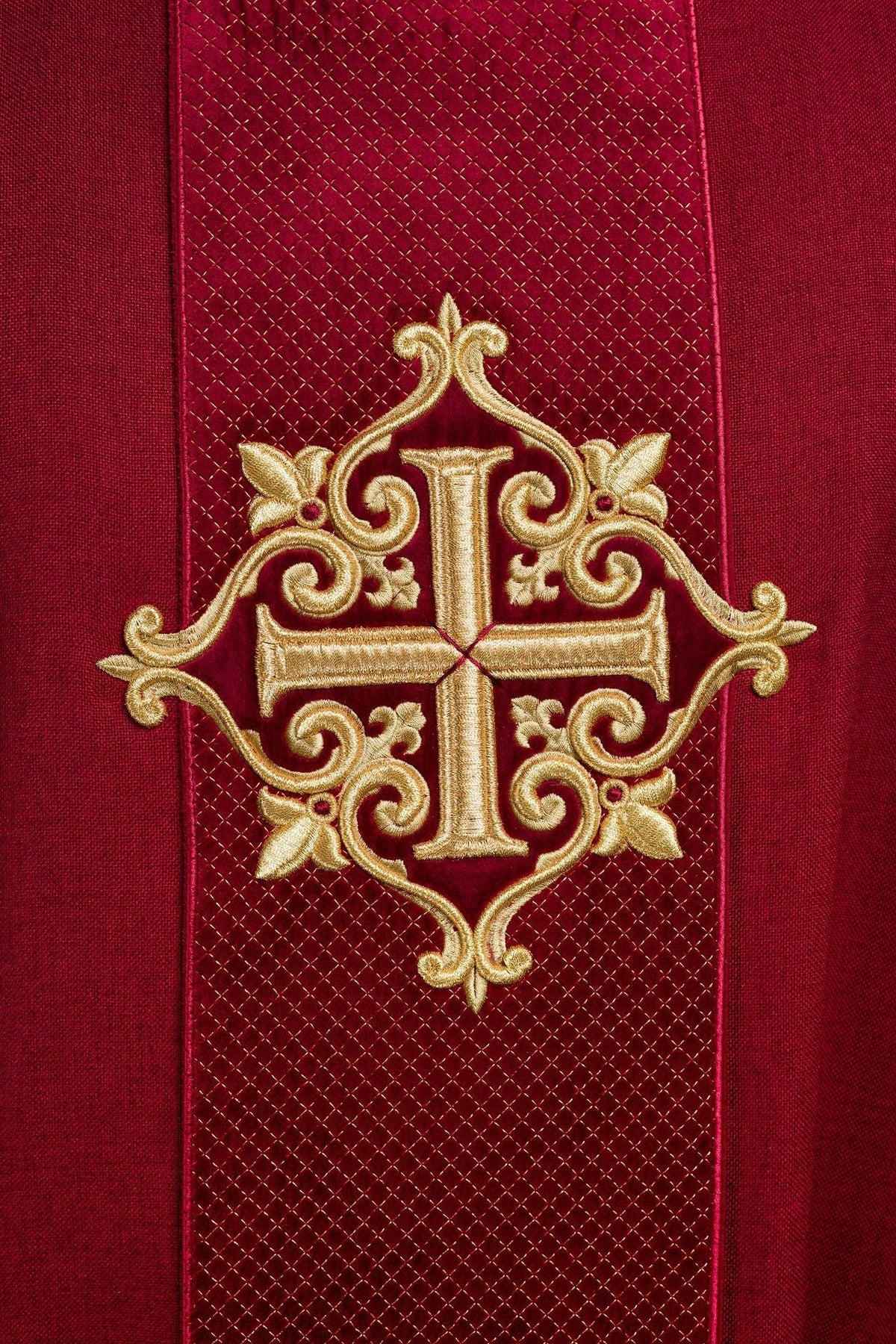 Ornat Liturgiczny z Aksamitnym Pasem i Haftem Krzyży - SZATYLITURGICZNE.PL