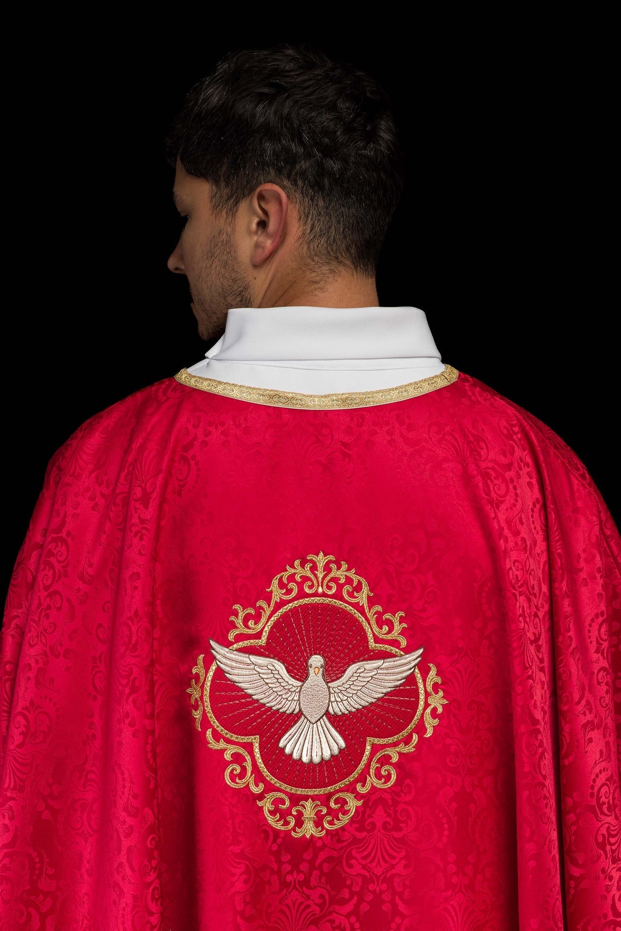Ornat Liturgiczny z Duchem Świętym Żakard Ecru/Czerwony + Stuła - SZATYLITURGICZNE.PL