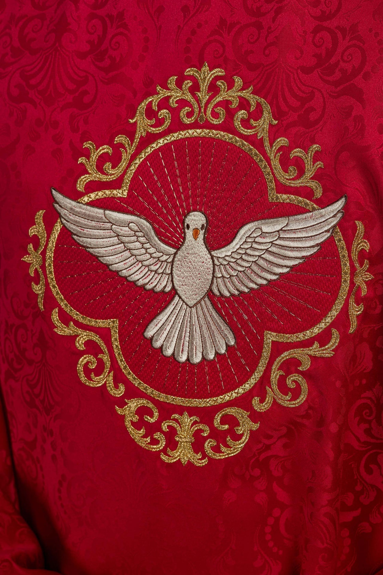 Ornat Liturgiczny z Duchem Świętym Żakard Ecru/Czerwony + Stuła - SZATYLITURGICZNE.PL