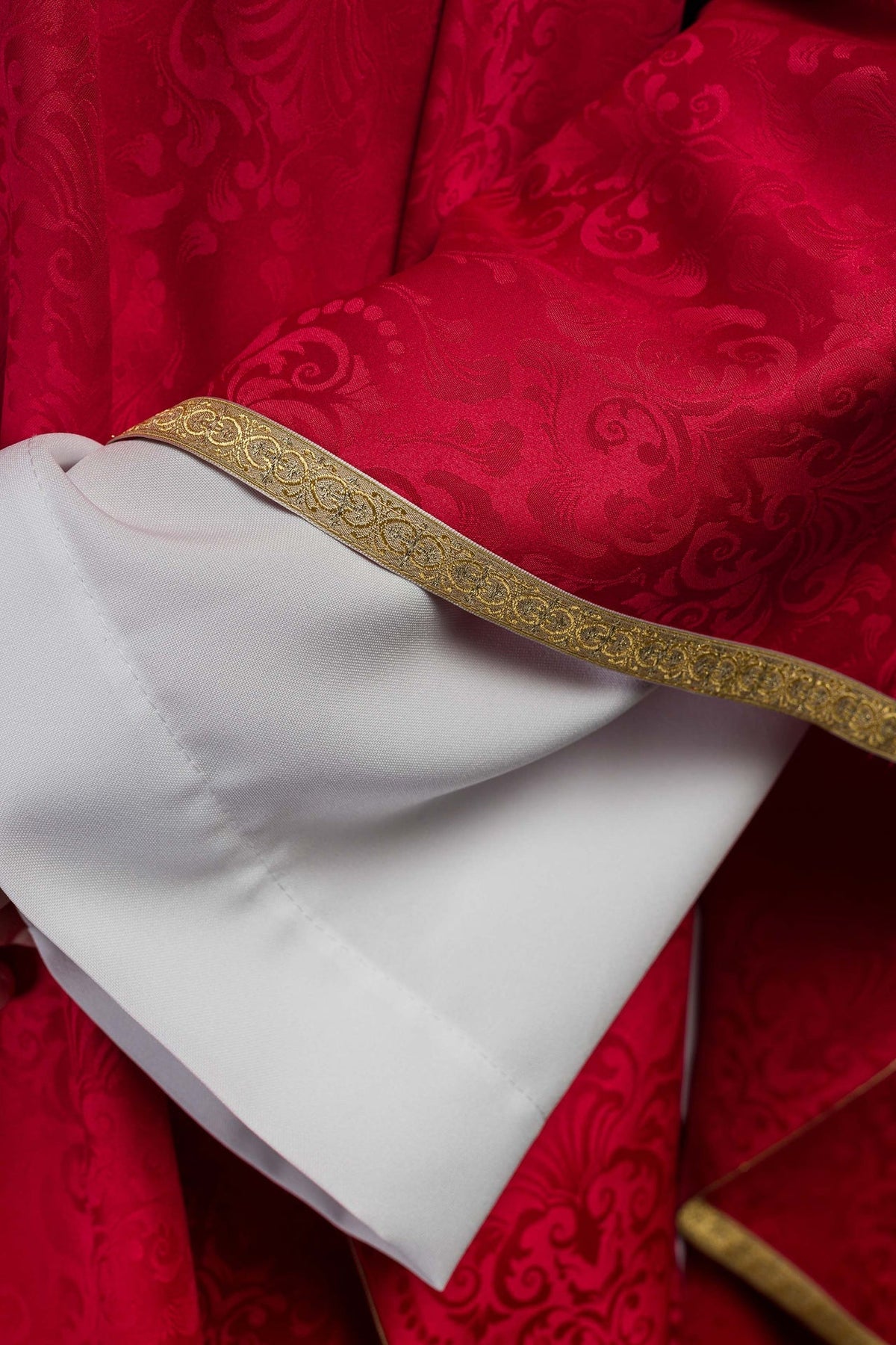 Ornat Liturgiczny z Duchem Świętym Żakard Ecru/Czerwony + Stuła - SZATYLITURGICZNE.PL