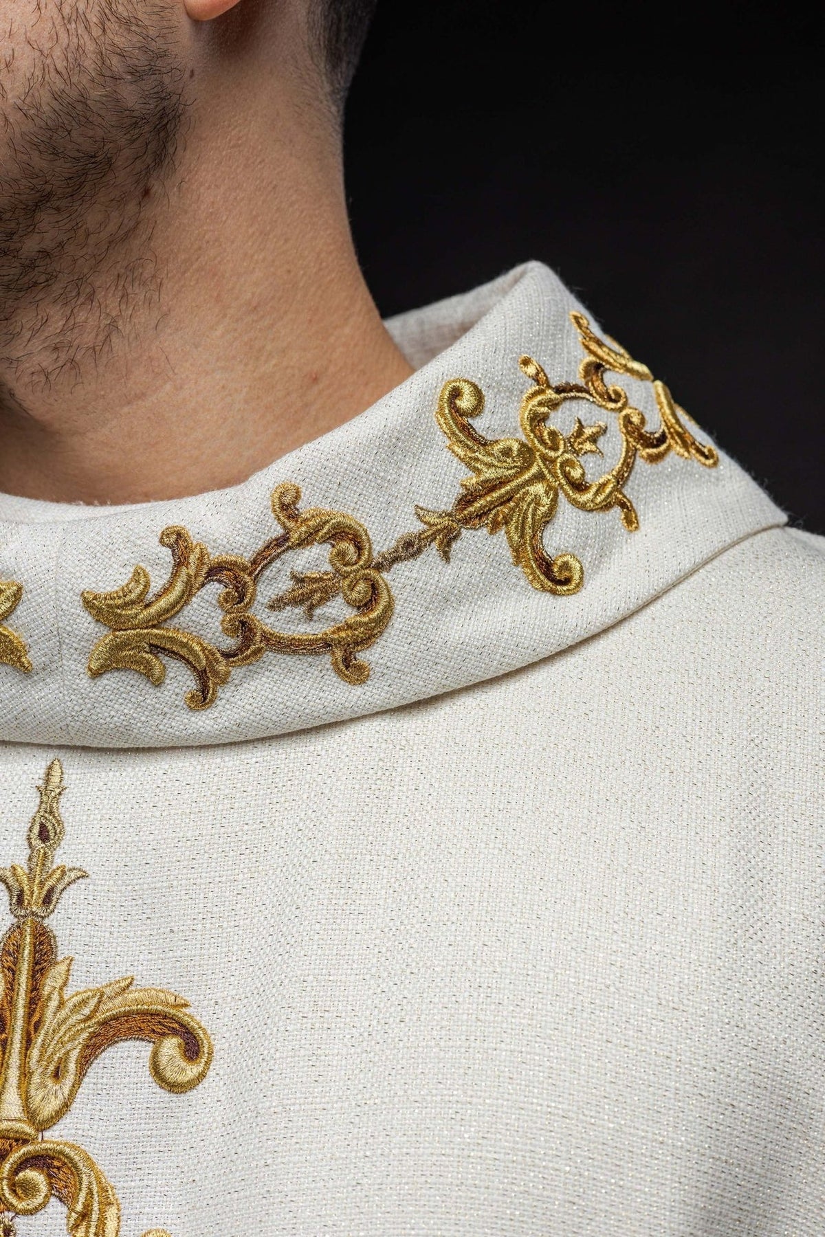 Ornat Liturgiczny z Haftem Eucharystycznym i Zdobieniami - SZATYLITURGICZNE.PL