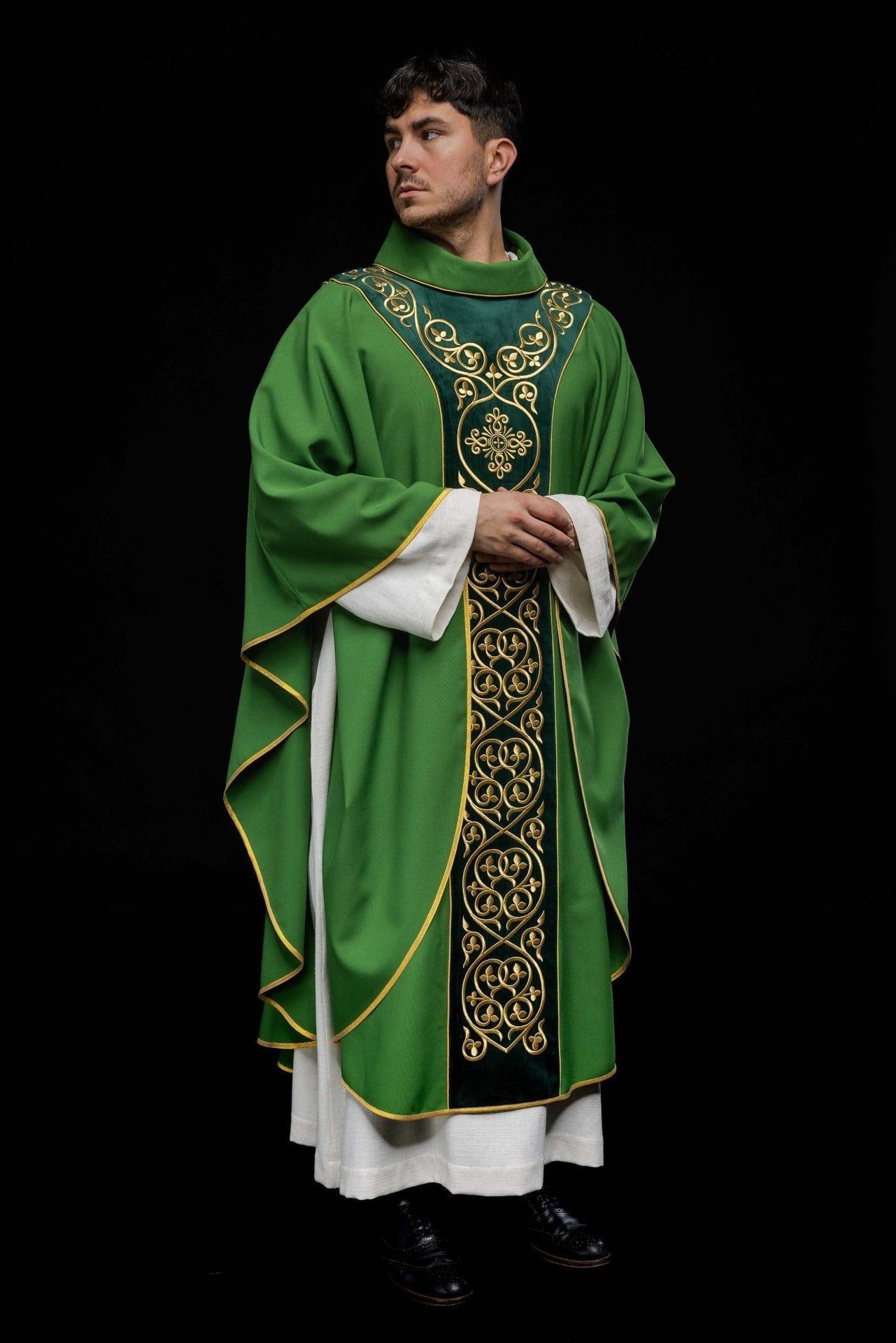 Ornat Liturgiczny Zielony Aksamitny Haft - Elegancki Strój Kapłański - SZATYLITURGICZNE.PL