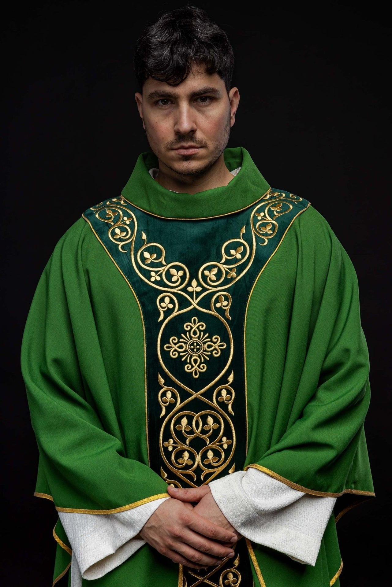 Ornat Liturgiczny Zielony Aksamitny Haft - Elegancki Strój Kapłański - SZATYLITURGICZNE.PL