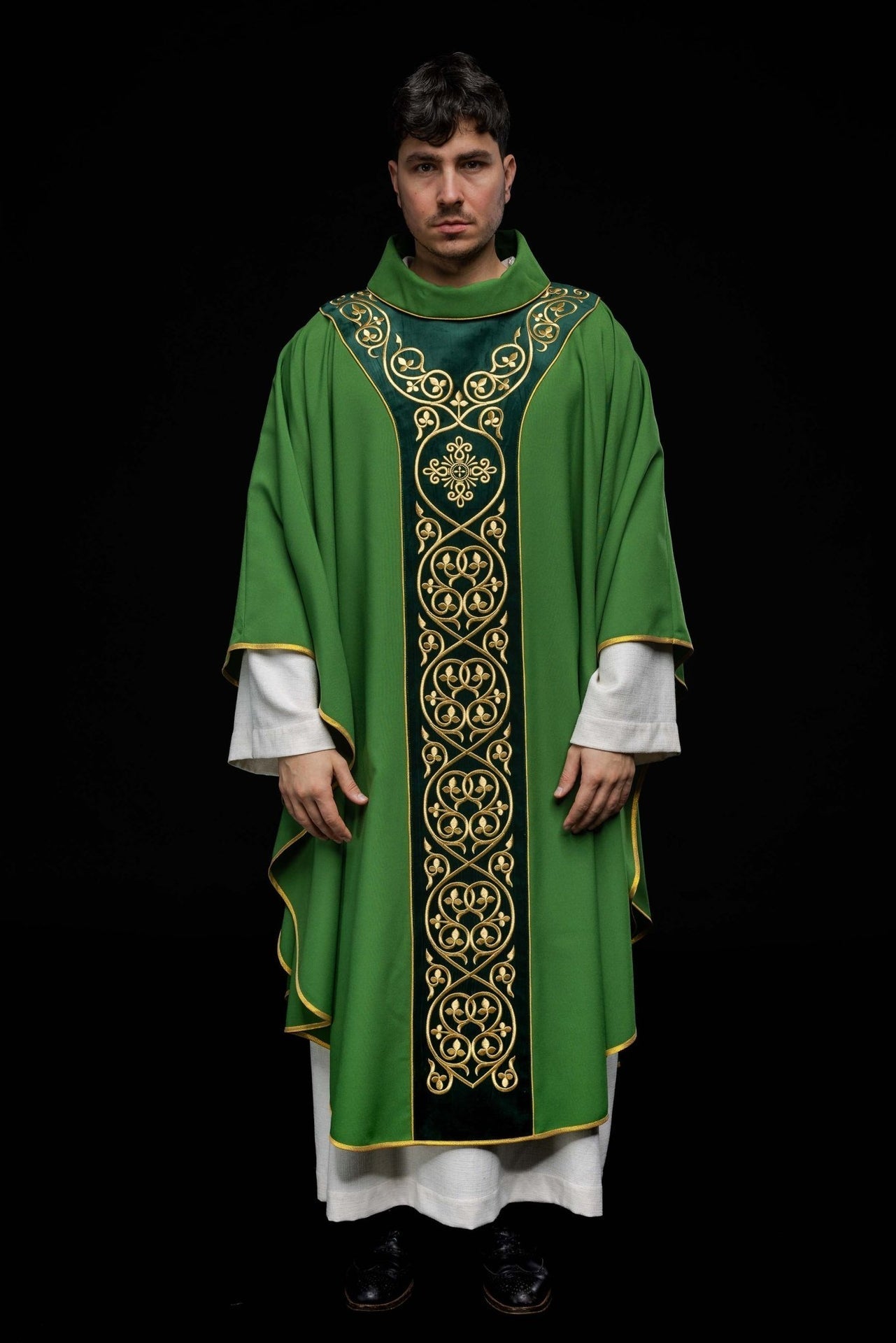 Ornat Liturgiczny Zielony Aksamitny Haft - Elegancki Strój Kapłański - SZATYLITURGICZNE.PL